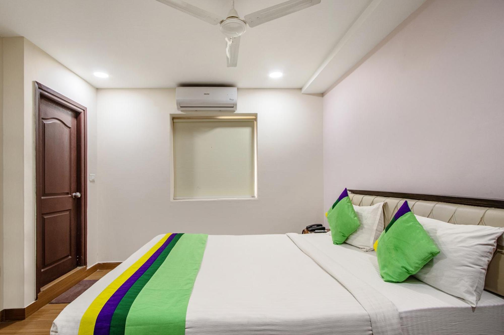 Treebo Purple Square Hotel 3*