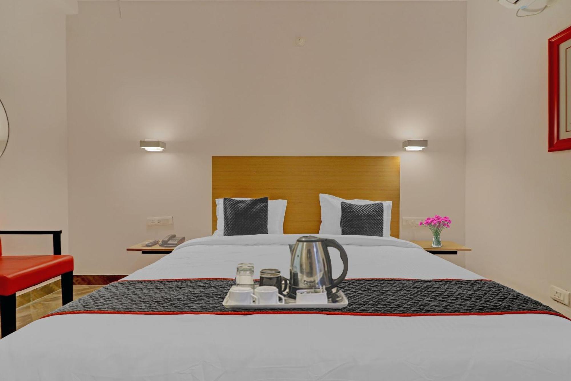 Townhouse S R Nagar Near Hotel 4*