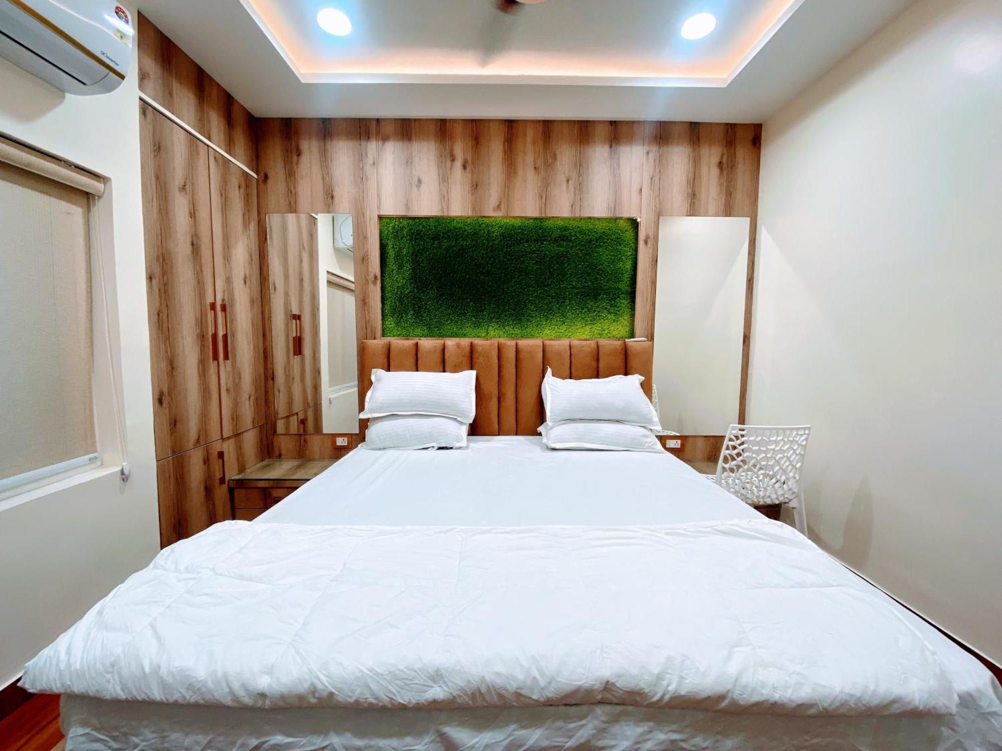 Bms - 2 Bhk Lux Ac Only For Family's Apartment Hyderabad
