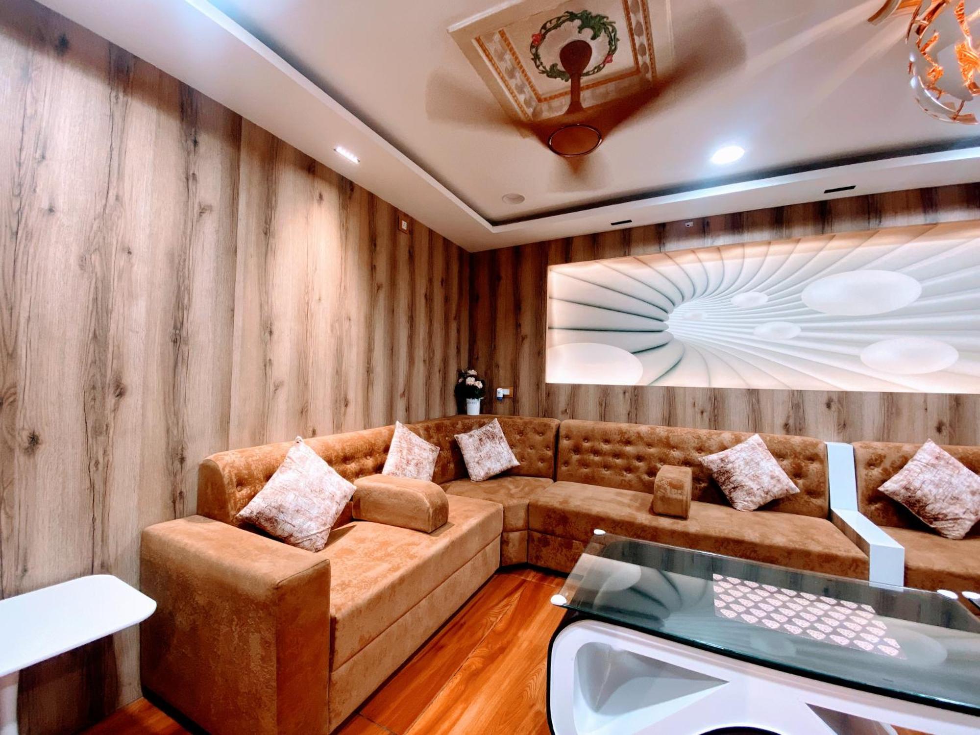 Bms - 2 Bhk Lux Ac Only For Family's *