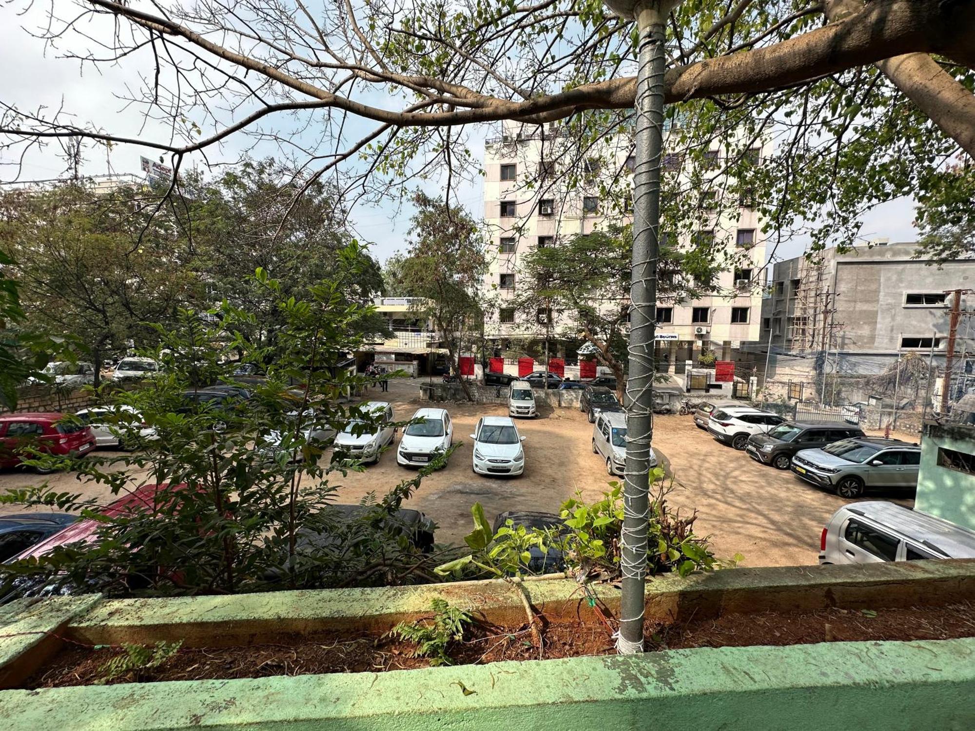 Apartment Bms - 2 Bhk Lux Ac Only For Family's