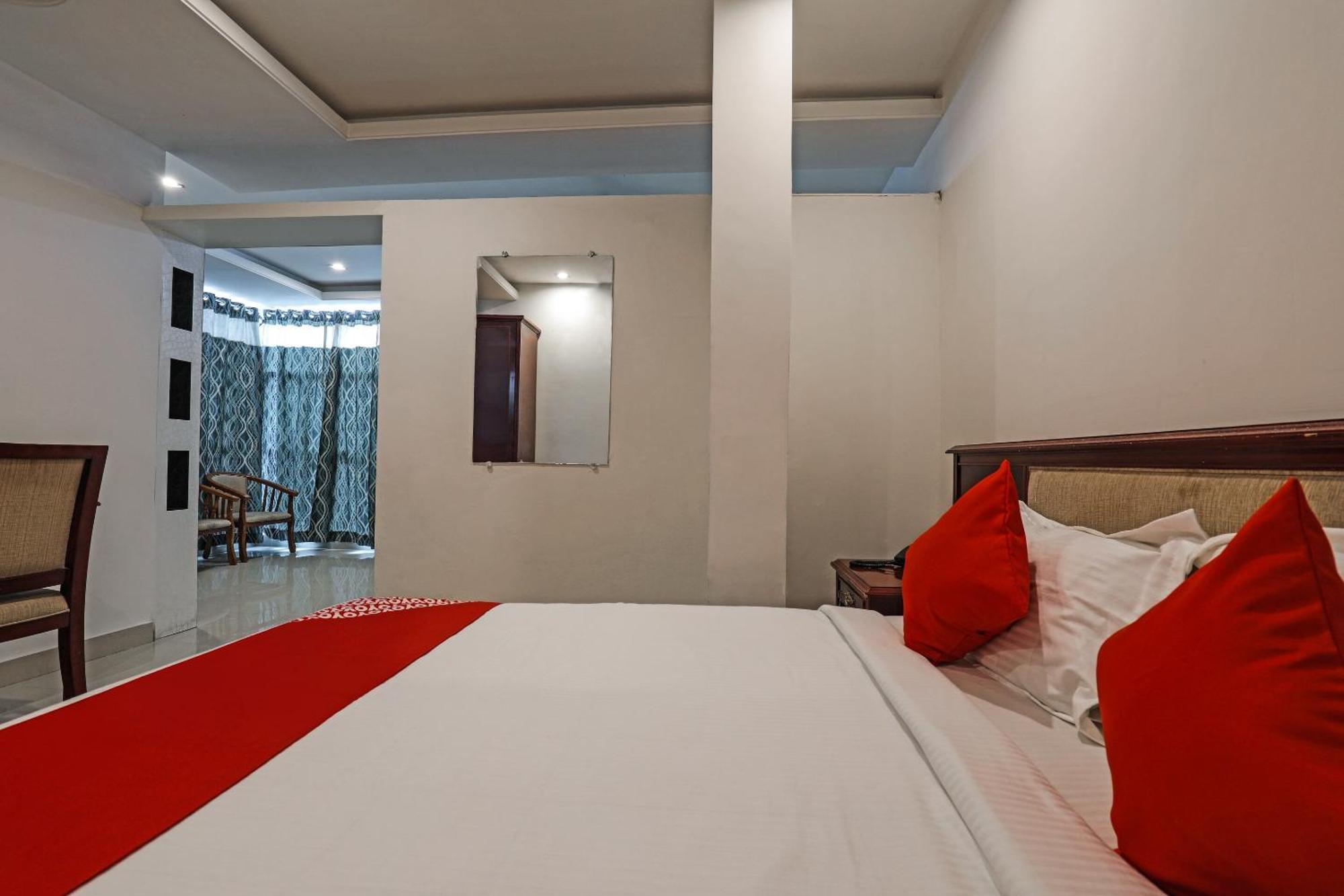 Oyo Flagship 11310 Sri Tulasi Residency Near Birla Mandir 3* Hyderabad