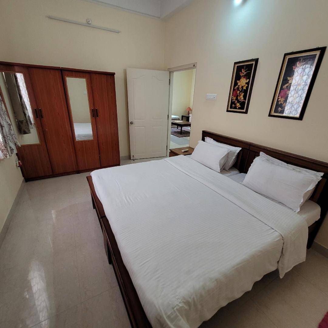 Vazeer Residency Apartment *