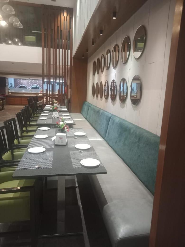 Svm Pride Banjara-hot Live Counter-road View Stay- Free Lavish Buffet Breakfast-18 Percent Off In Restaurant Food Order Hotel Hyderabad