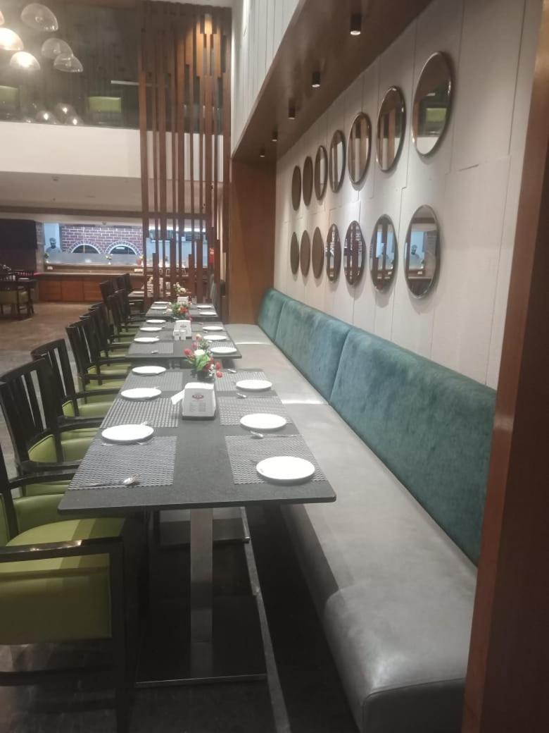 Hotel Svm Pride Banjara-hot Live Counter-road View Stay- Free Lavish Buffet Breakfast-18 Percent Off In Restaurant Food Order 3*