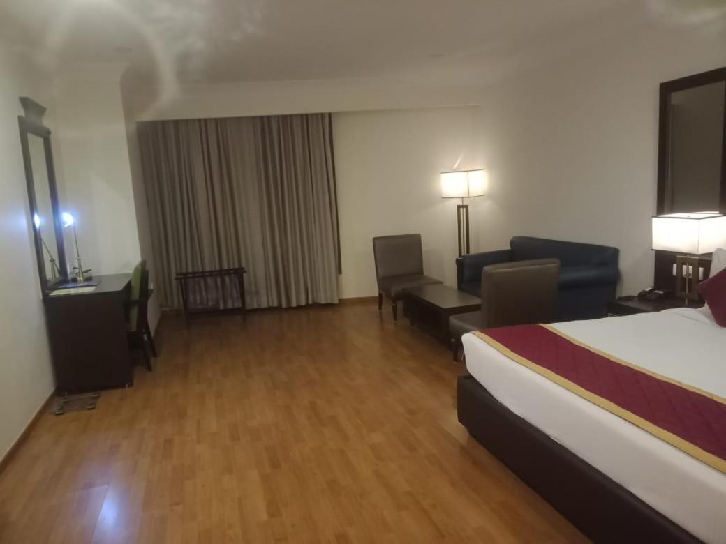 Hotel Svm Pride Banjara-hot Live Counter-road View Stay- Free Lavish Buffet Breakfast-18 Percent Off In Restaurant Food Order Hyderabad