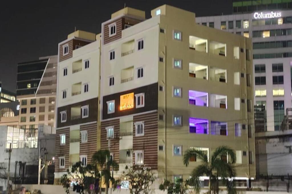 Cozy Nest #401 Beautiful 2bhk Near Dlf Aig Kondapur Apartment
