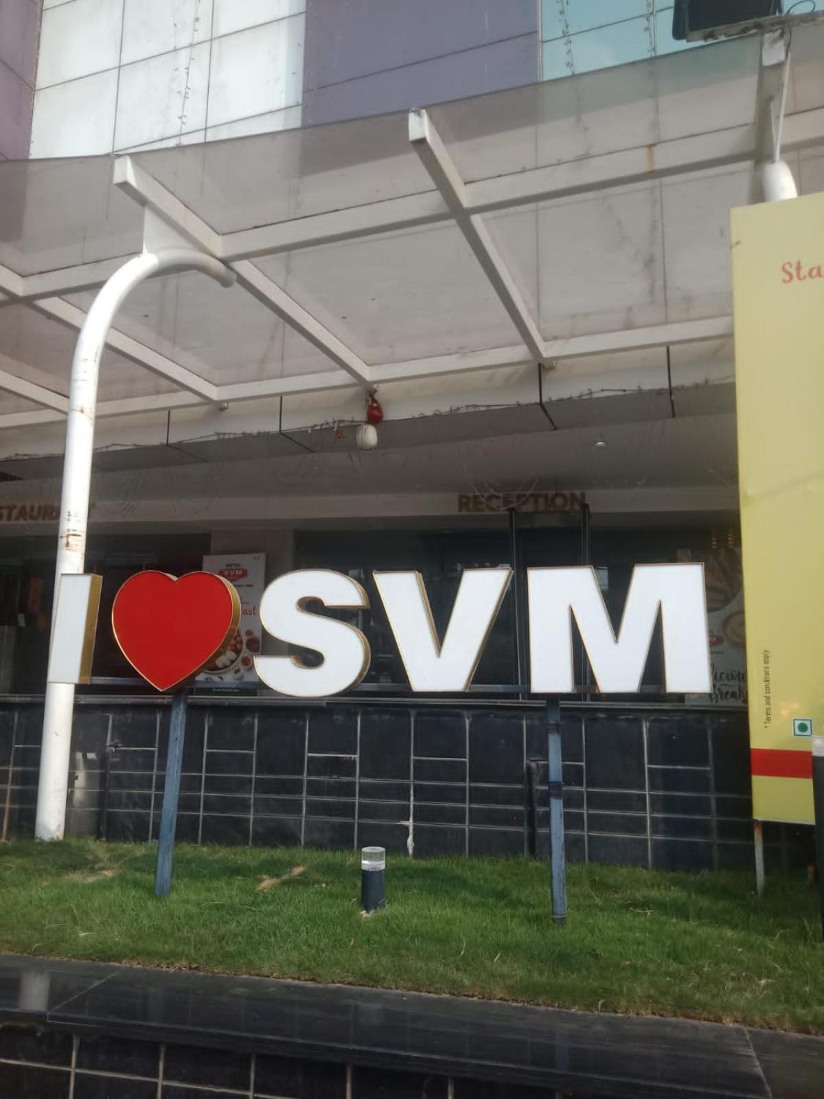 Svm Pride Banjara-hot Live Counter-road View Stay- Free Lavish Buffet Breakfast-18 Percent Off In Restaurant Food Order Hotel 3*