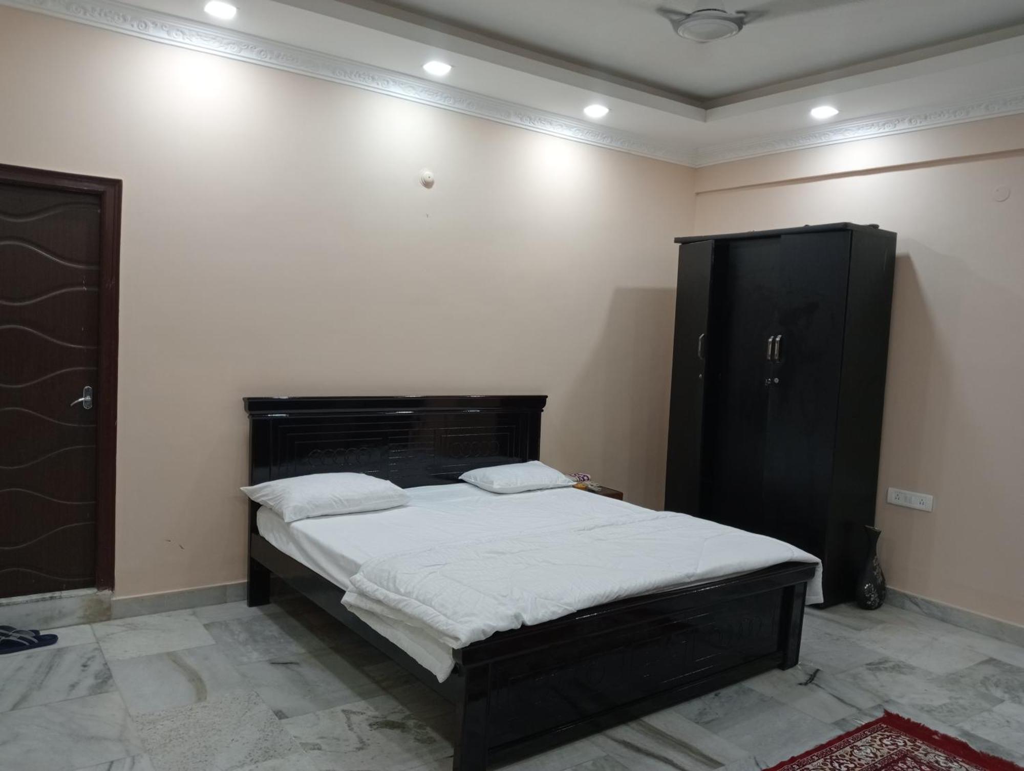 2-bedroom Elegant And Spacious Ac Only For Families, Prime Location, Just 100m From Main Road! Apartamento Hyderabad
