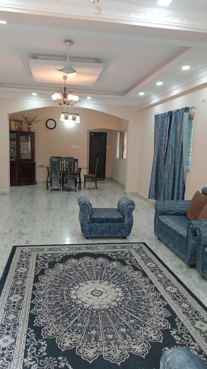Apartamento 2-bedroom Elegant And Spacious Ac Only For Families, Prime Location, Just 100m From Main Road! Hyderabad