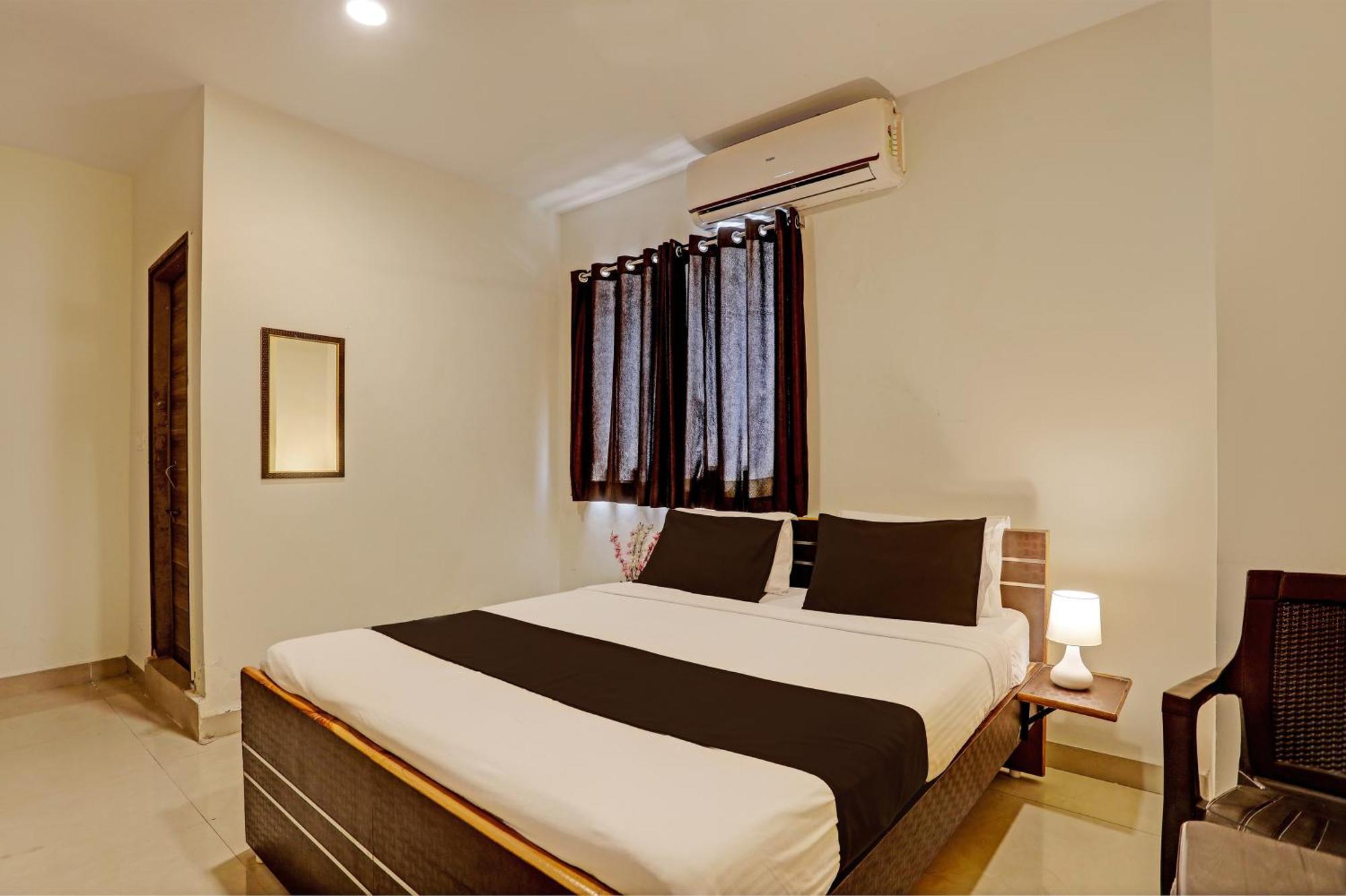 Super Capital O Saharsh Grand Near Shilparamam 3*