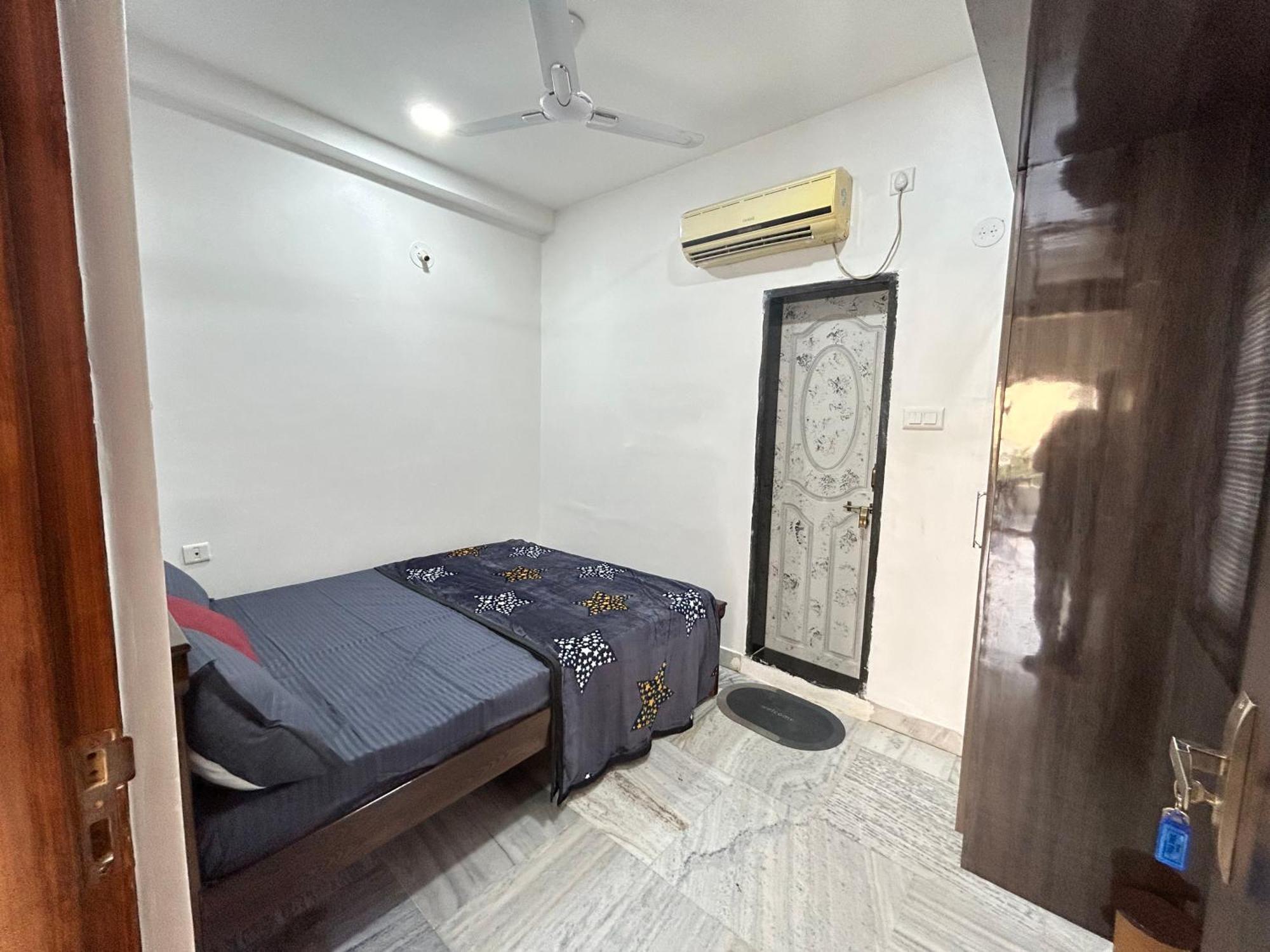 Guhan Homestay- 2bhk Serviced - Full Furnished & Full Kitchen, Wifi & Balcony * Hyderabad