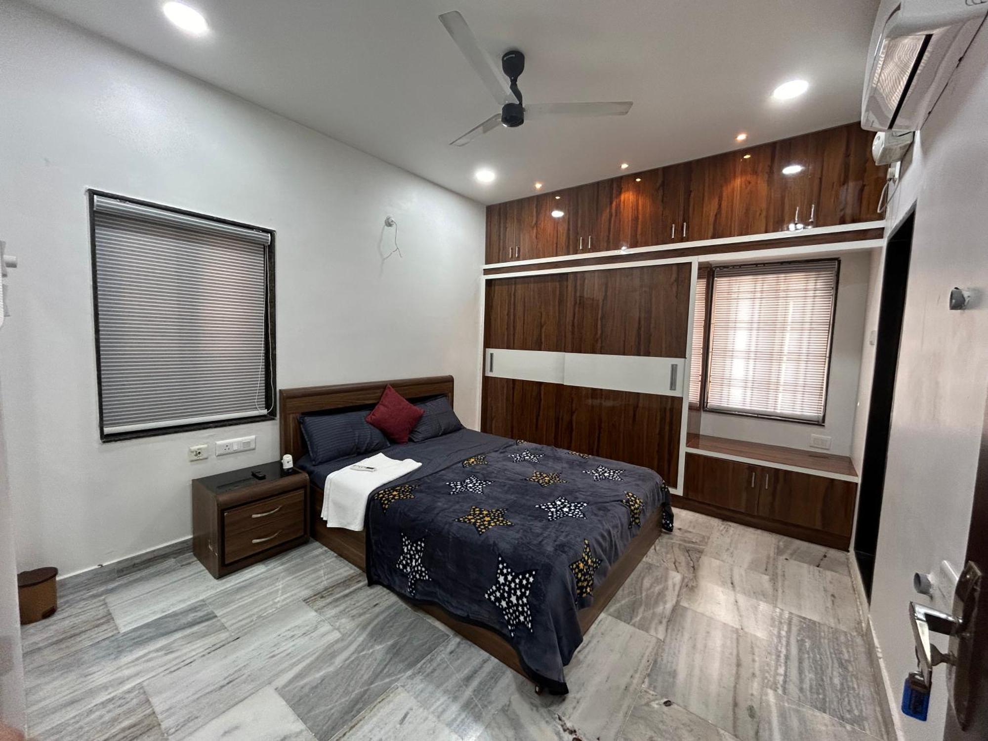 Guhan Homestay- 2bhk Serviced - Full Furnished & Full Kitchen, Wifi & Balcony *