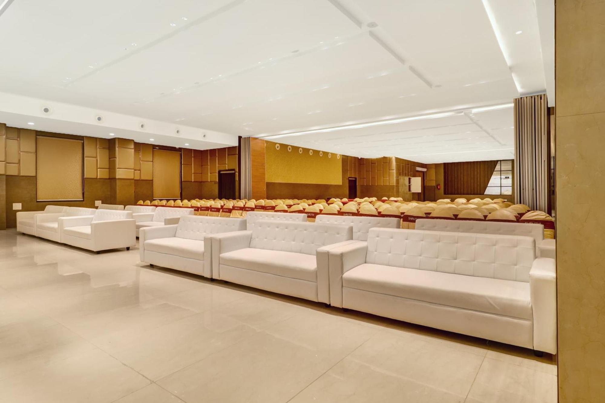 Townhouse Oak De Alphabet Bolarum Hotel 4*
