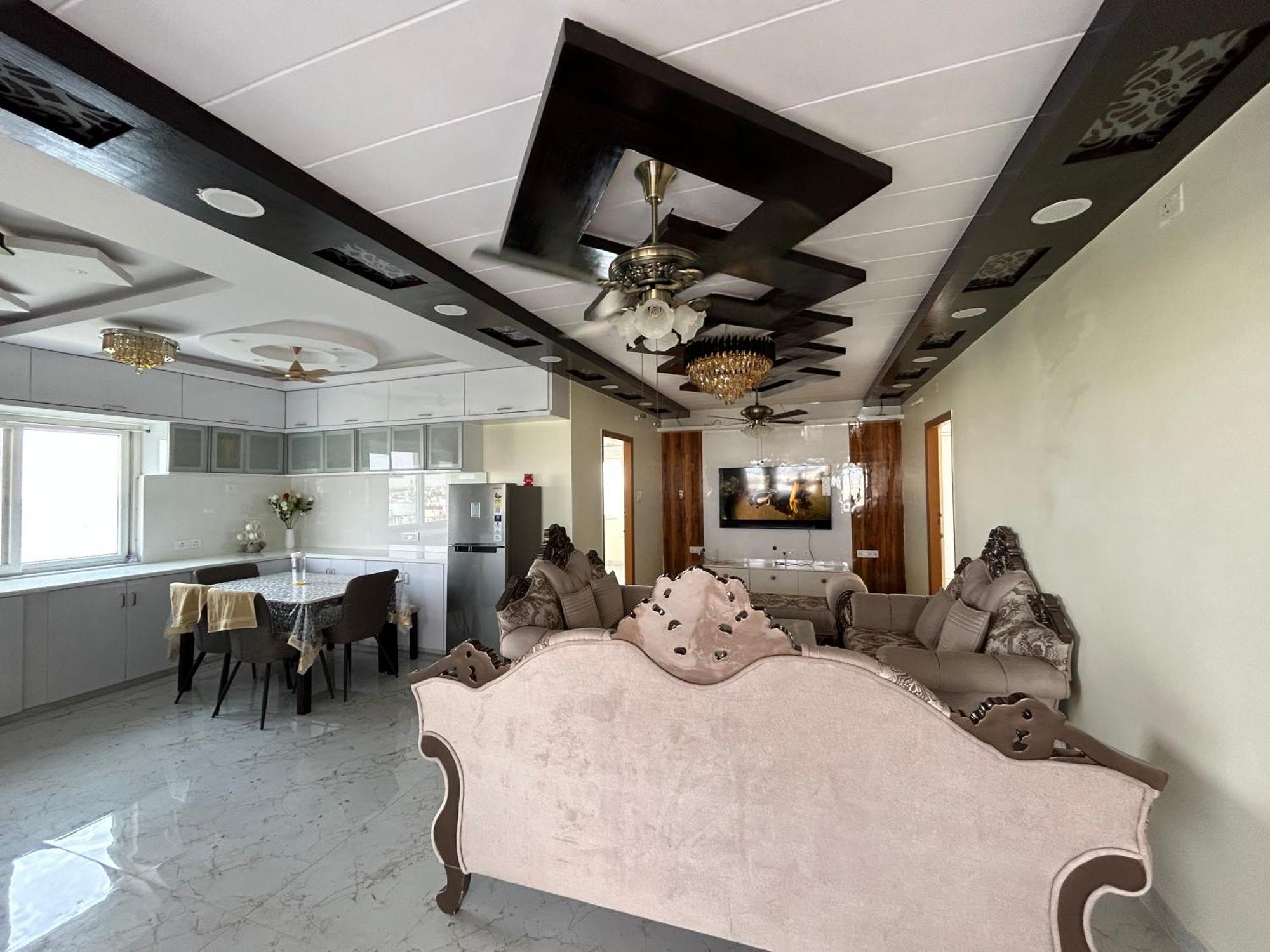 Luxury 3 Bedroom 3 Bathroom Penthouse *