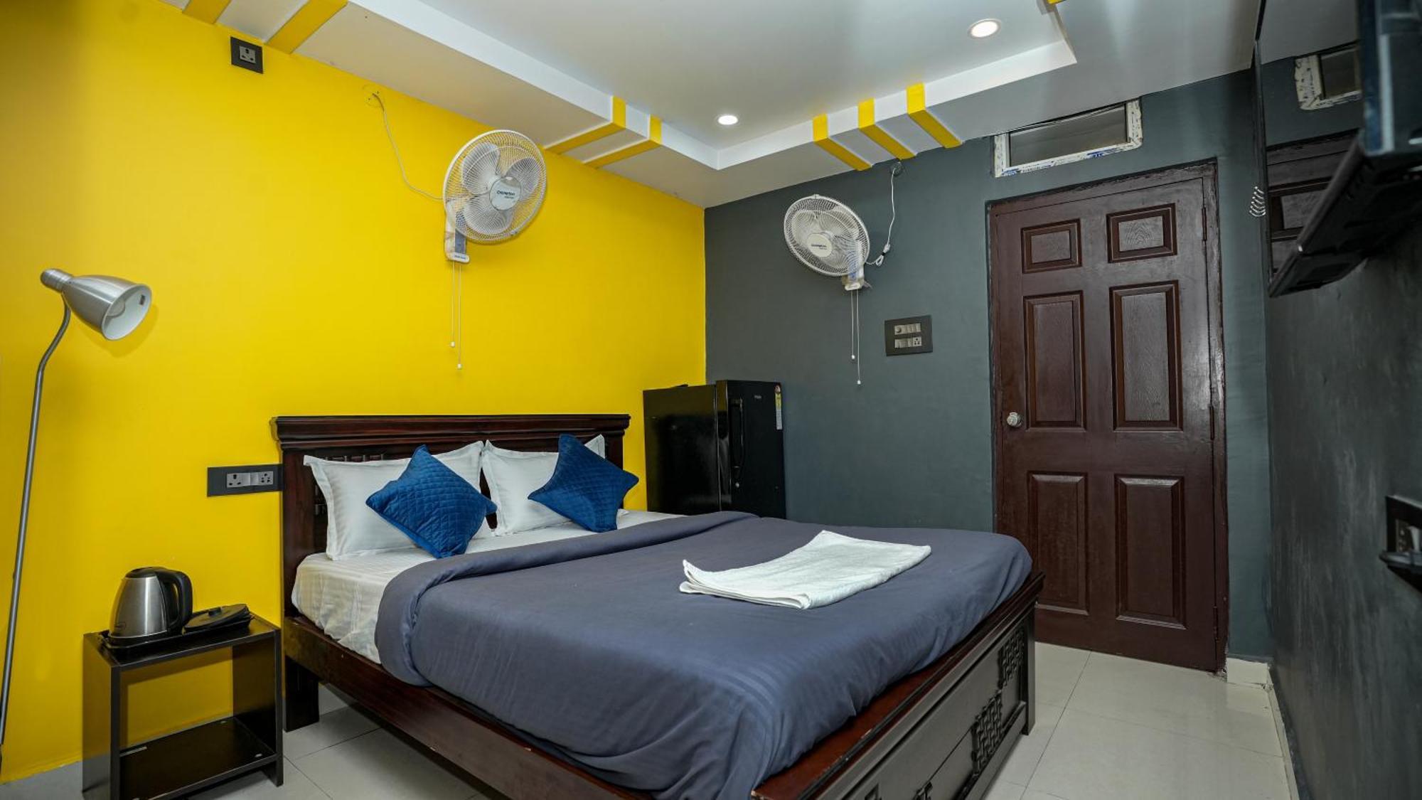 Hivee-1 & Living Non Ac Apartment *