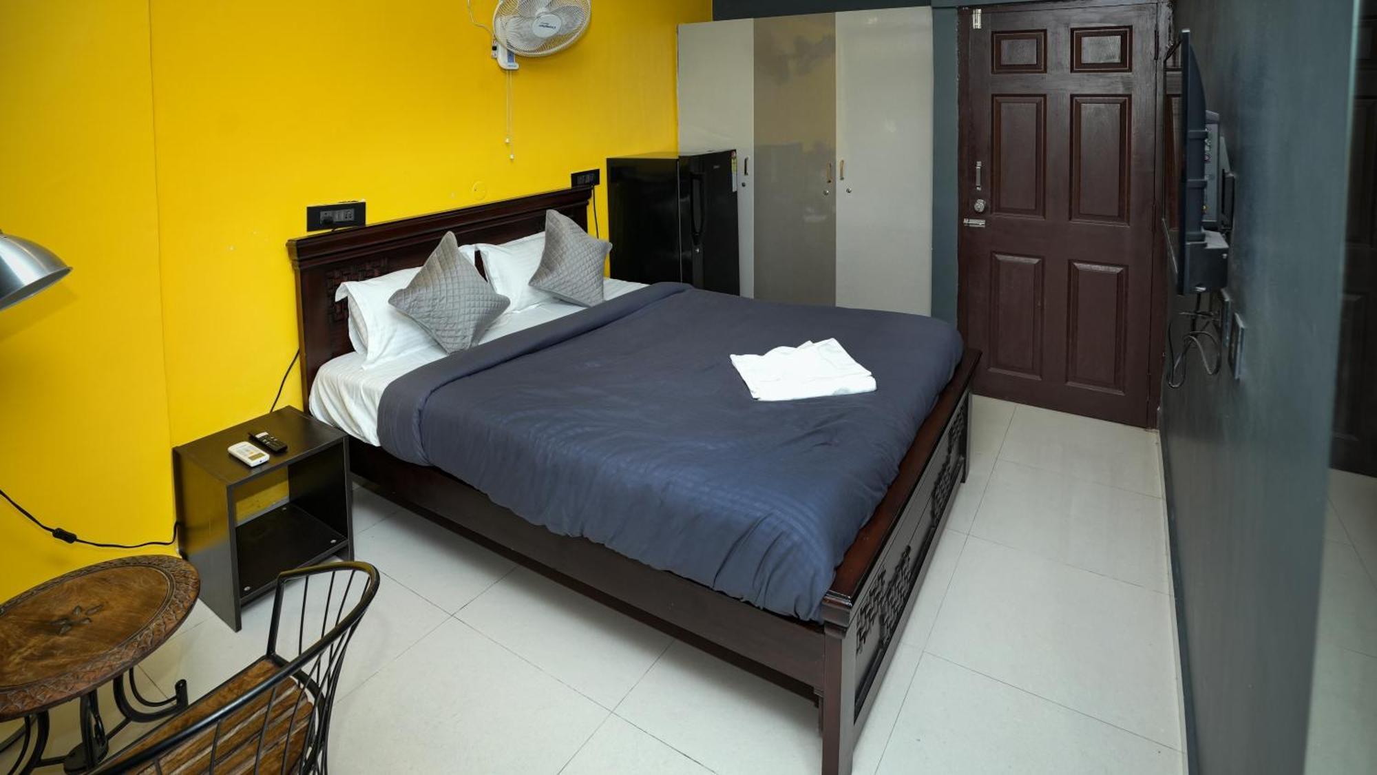 Apartment Hivee-1 & Living Non Ac