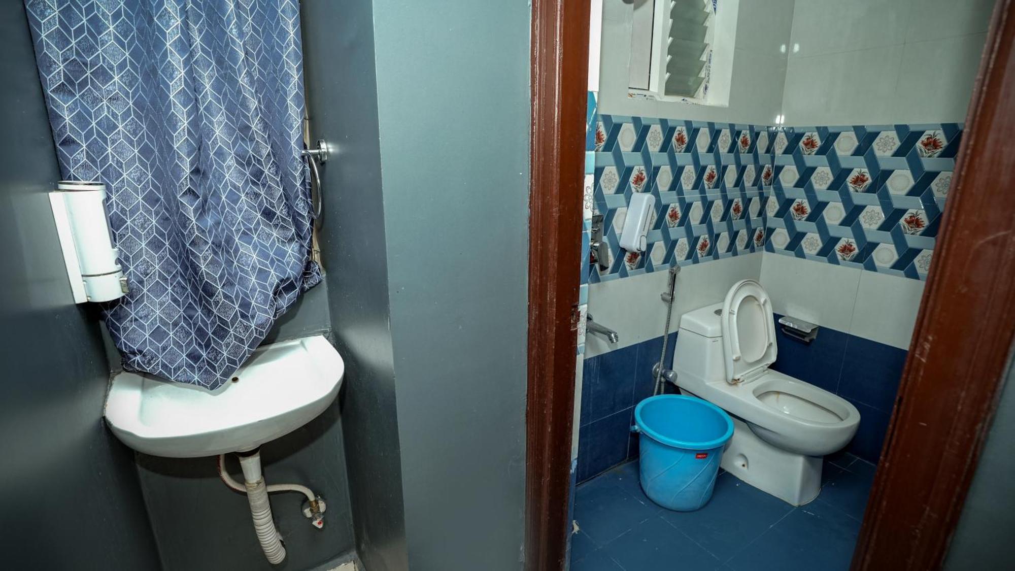 Apartment Hivee-1 & Living Non Ac Hyderabad