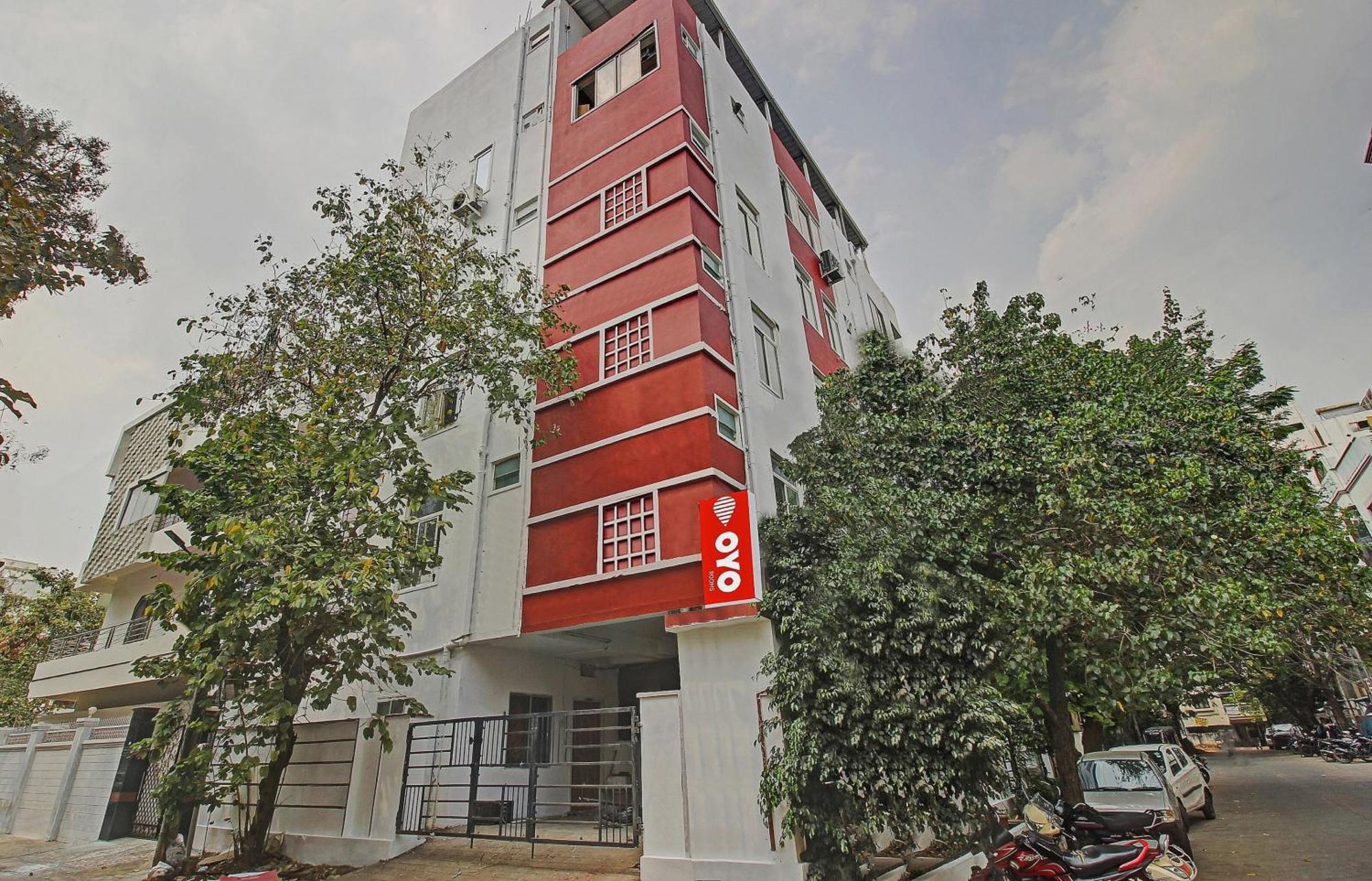 O Sri Residency Near Hotel 4*