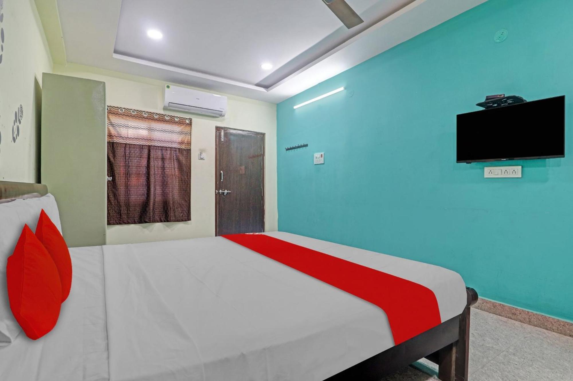 Oyo Flagship 81051 Sri Sai Manikanta 3* Hyderabad