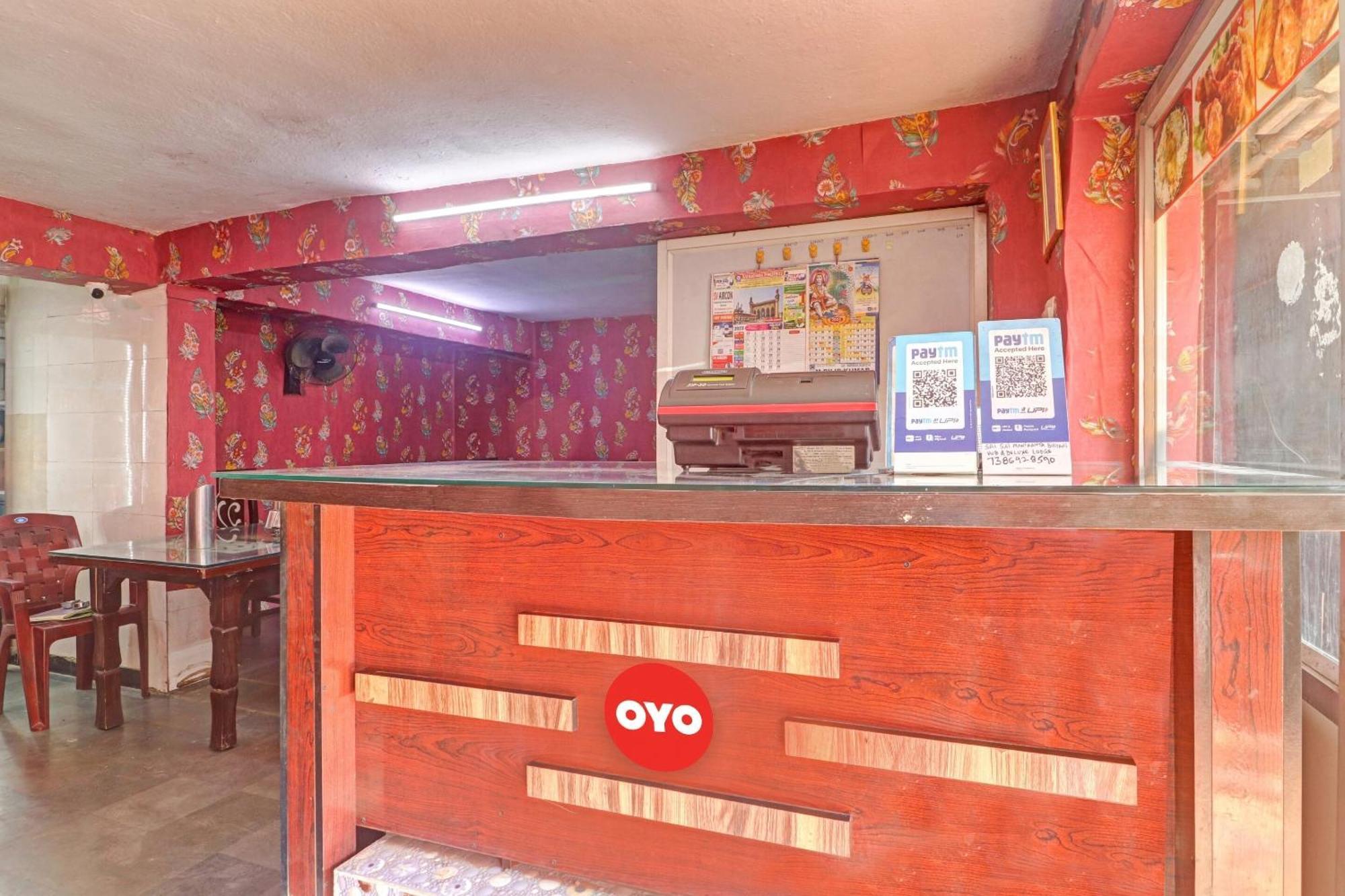 Oyo Flagship 81051 Sri Sai Manikanta