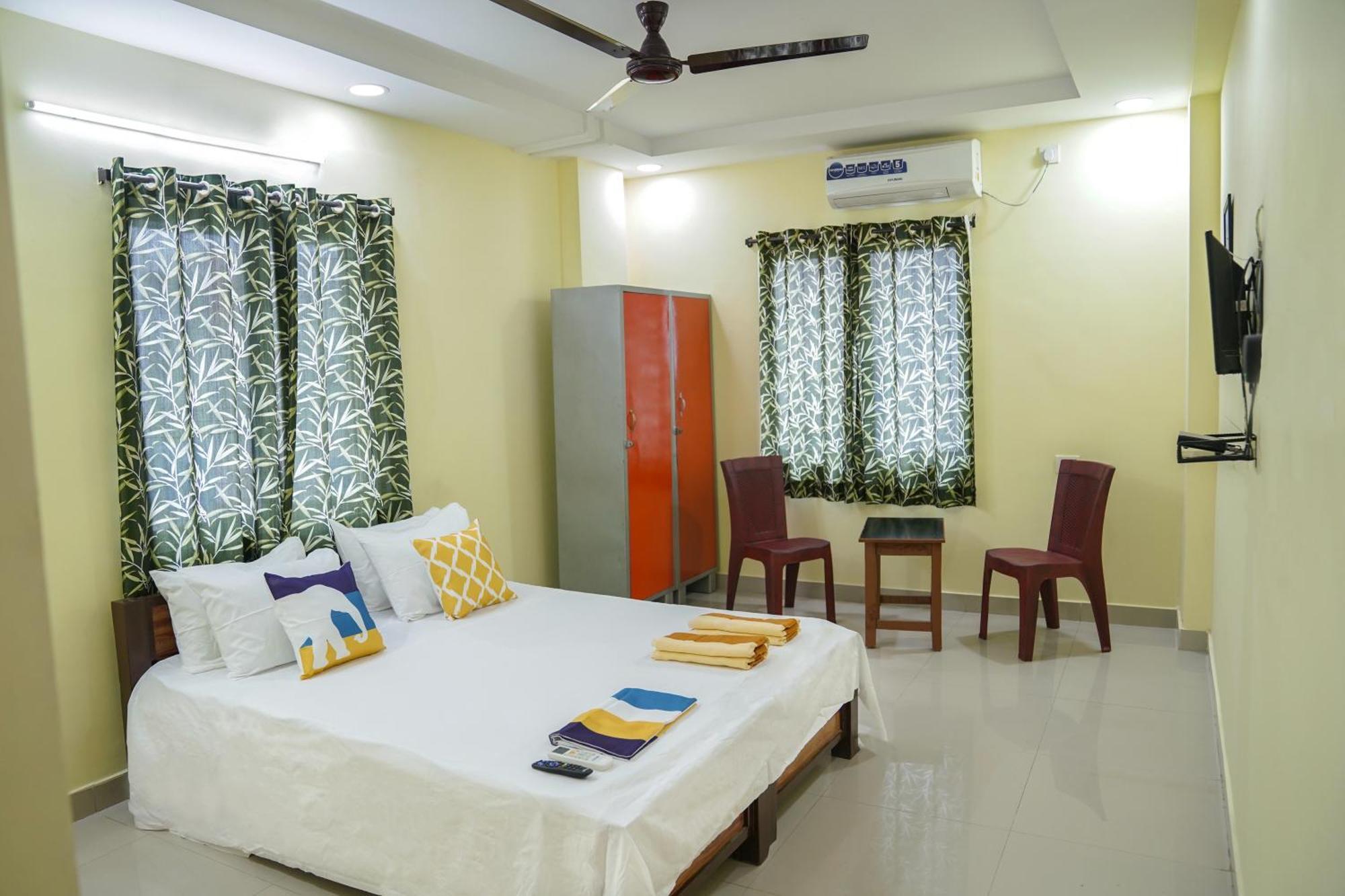 Hotel Yellow Bells