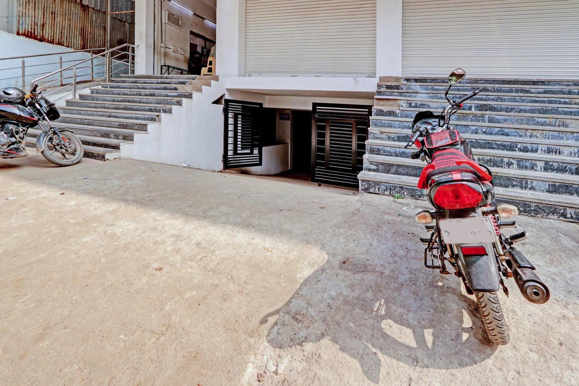 Hotel O Sriman