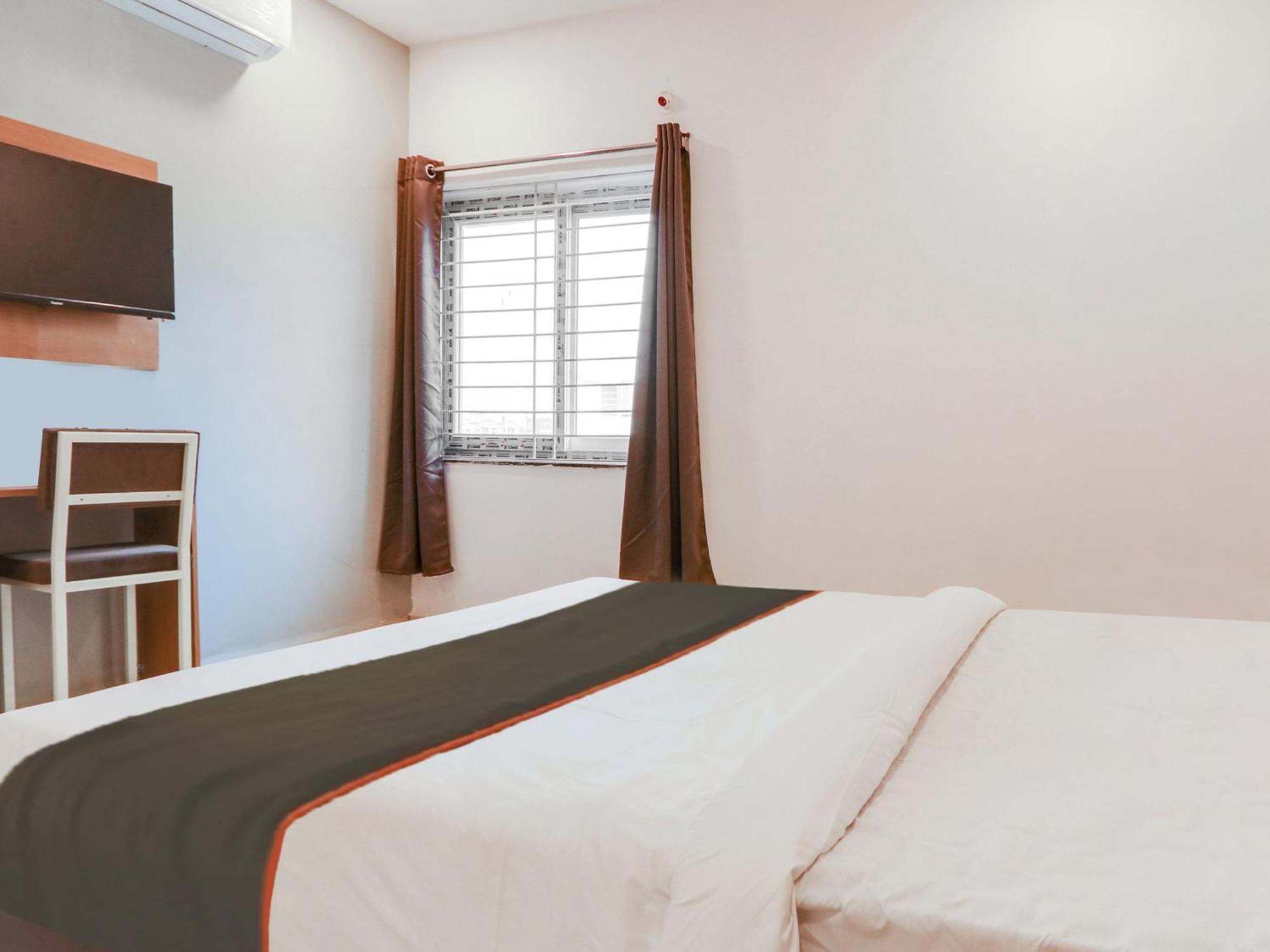 Super Collection O White Ridge Kamineni Hyderabad