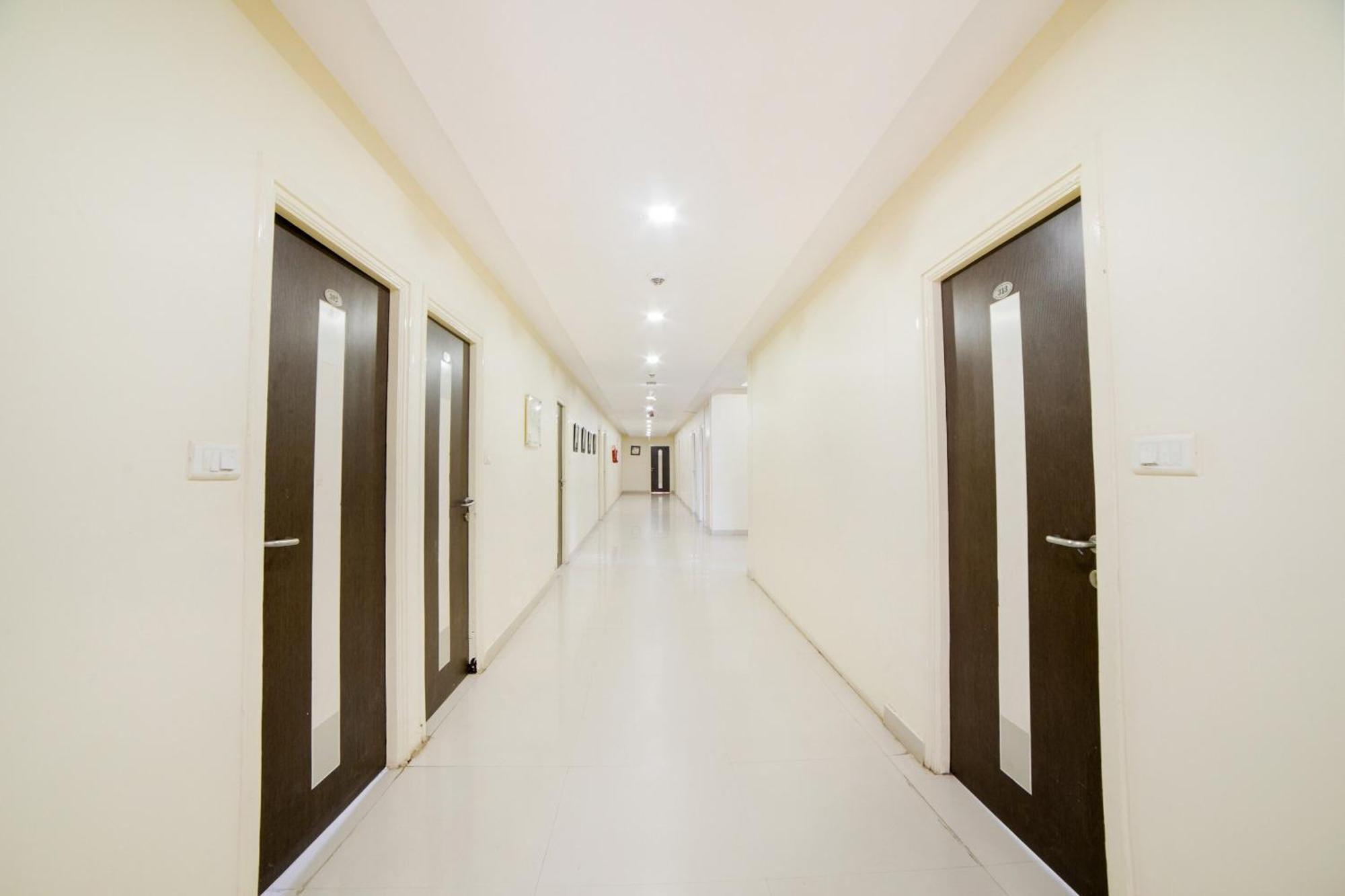 Hotel Super Capital O Raaga Grand 3*