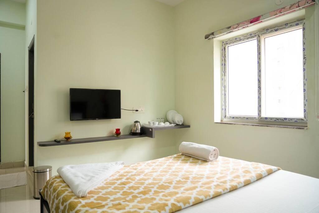 Ac Near Isb/us Embassy, Gachibowli Apartment