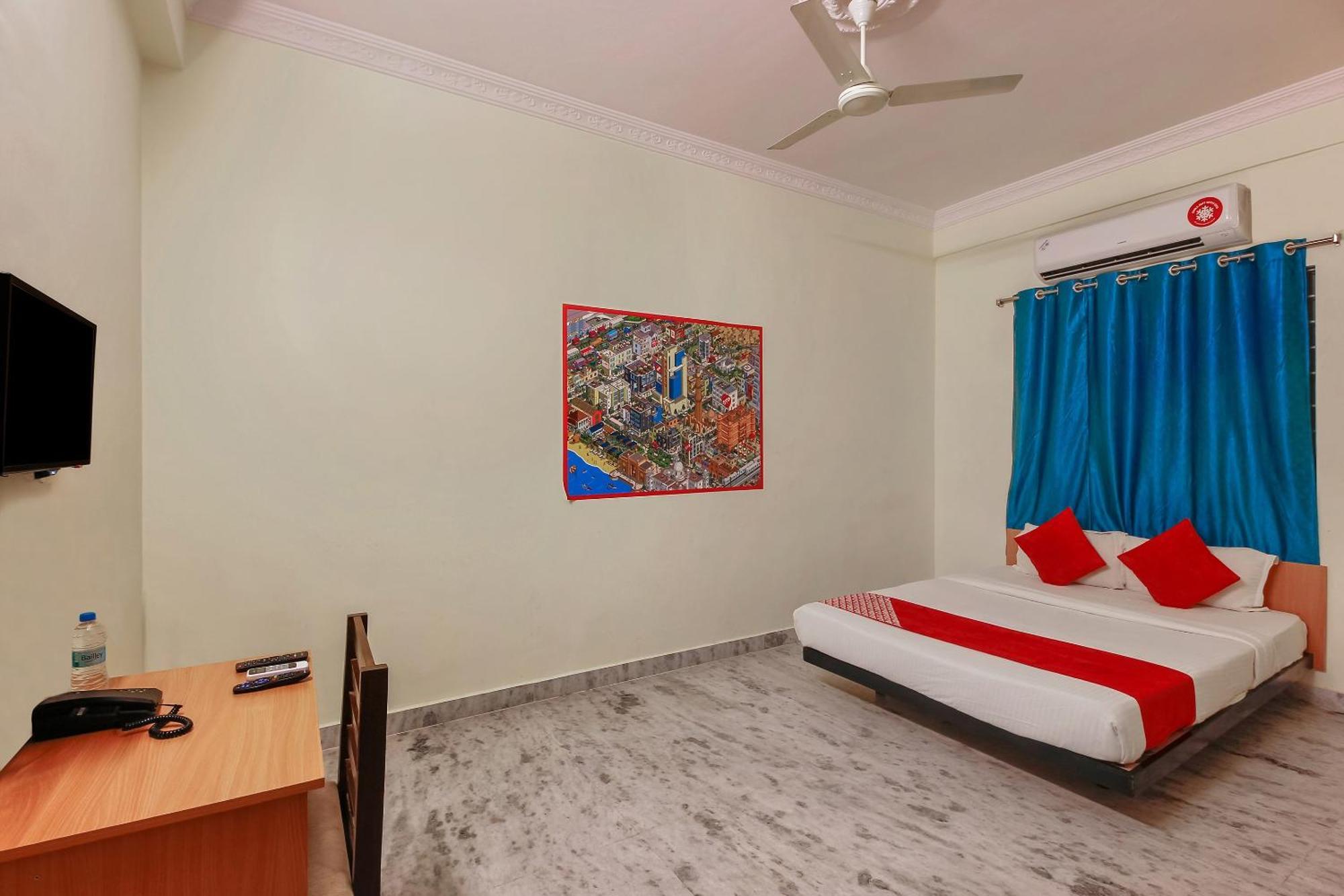 Hotel Oyo Flagship Goldhorn Mehdipatnam Near Snt Ann's College 3*