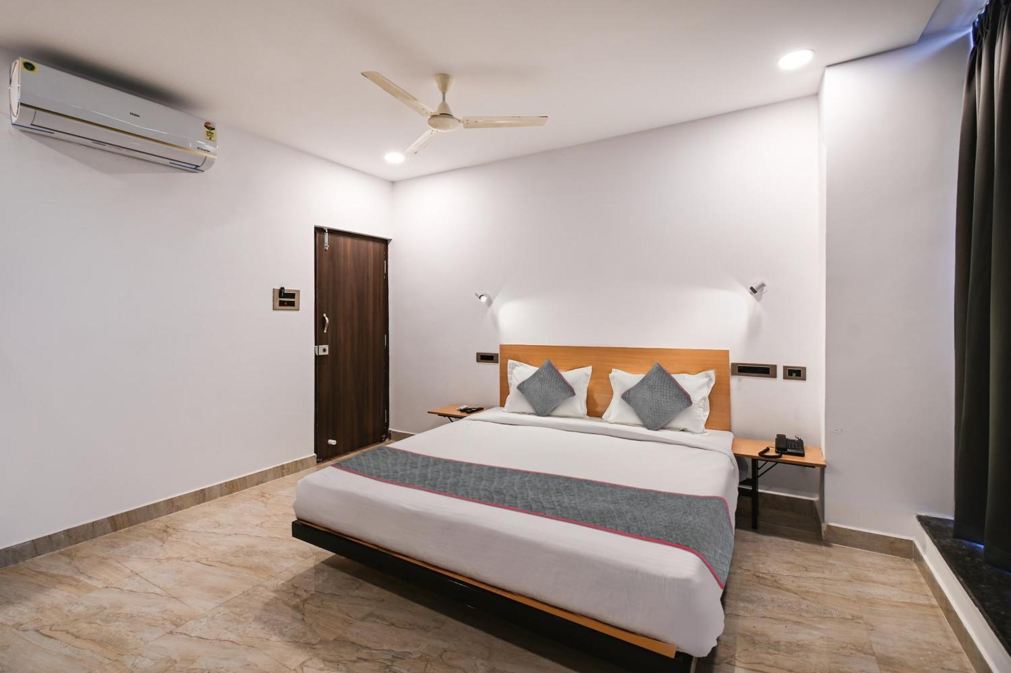 Super Townhouse De Alphabet Karmanghat 4* Hyderabad