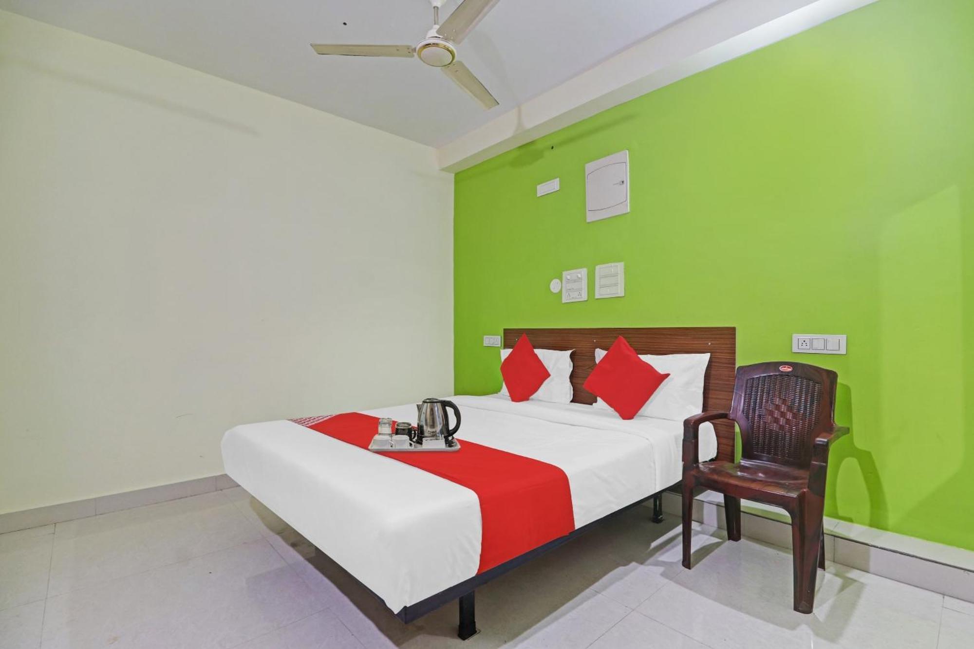 Hotel Super O Dk Reddy Square