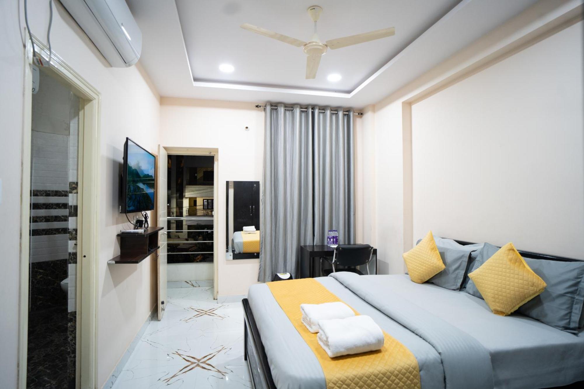 Yellow Bells Gachibowli Hotel