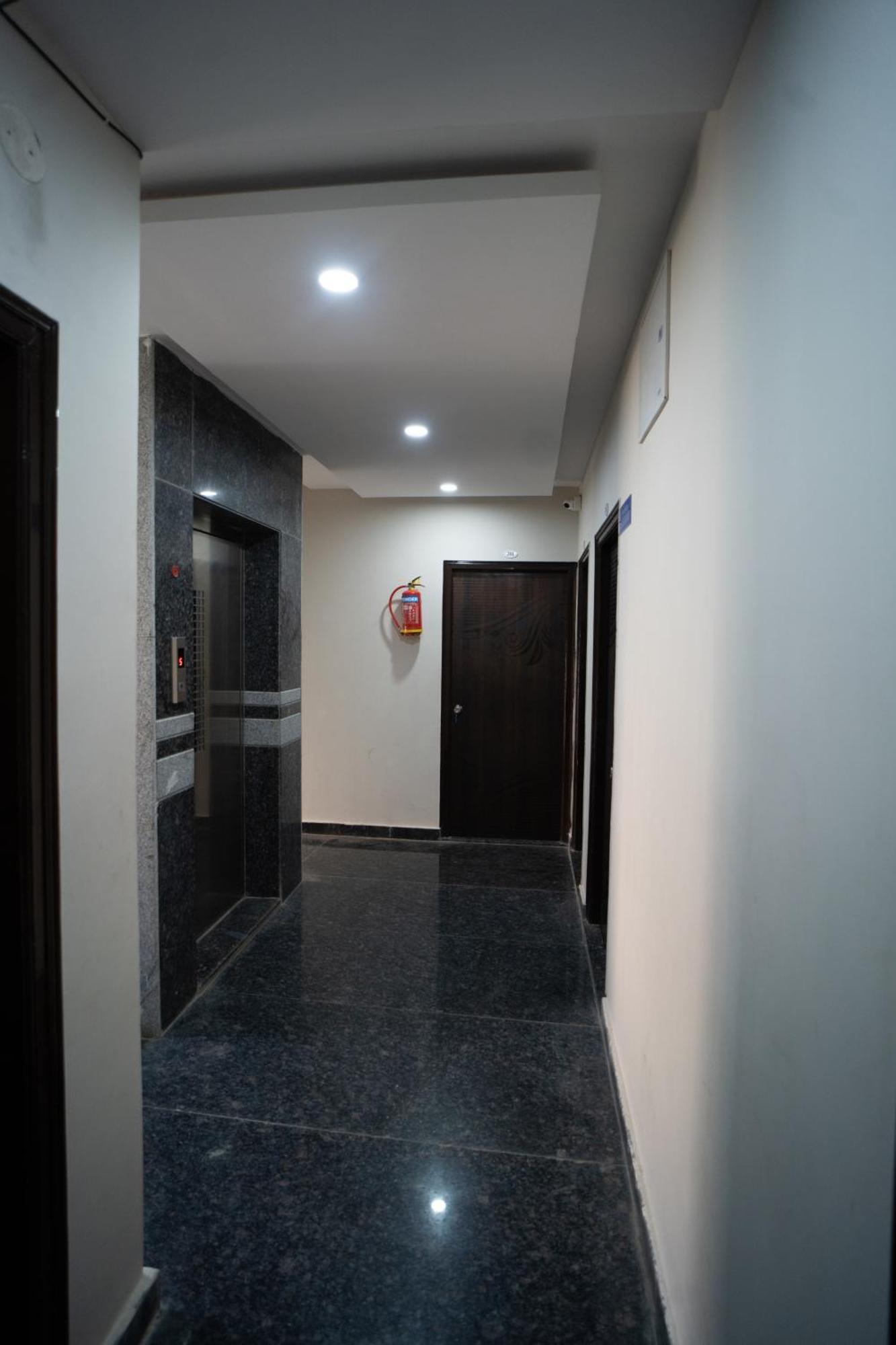Yellow Bells Gachibowli Hotel 3*