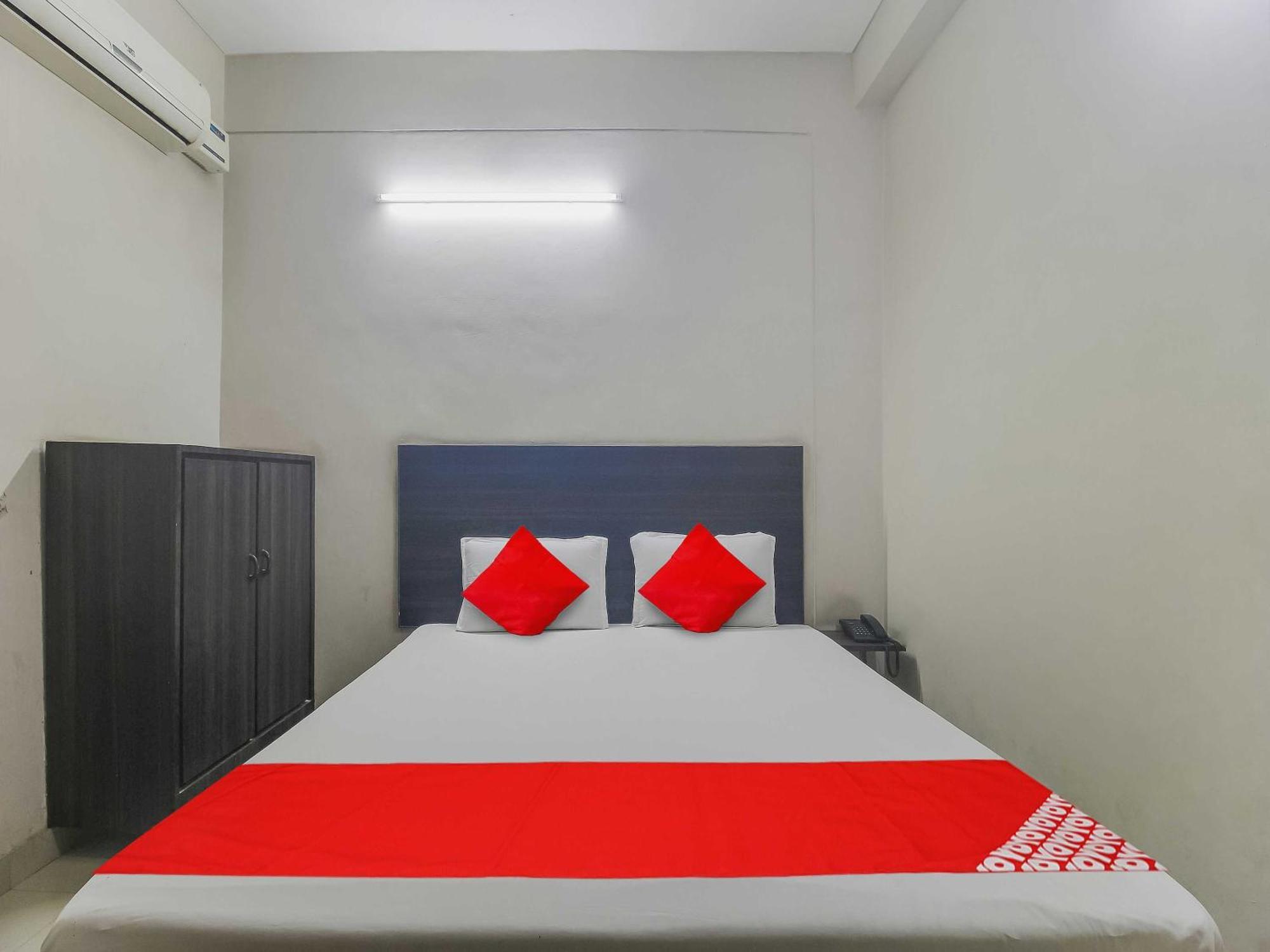 Hotel O Bharat 4*