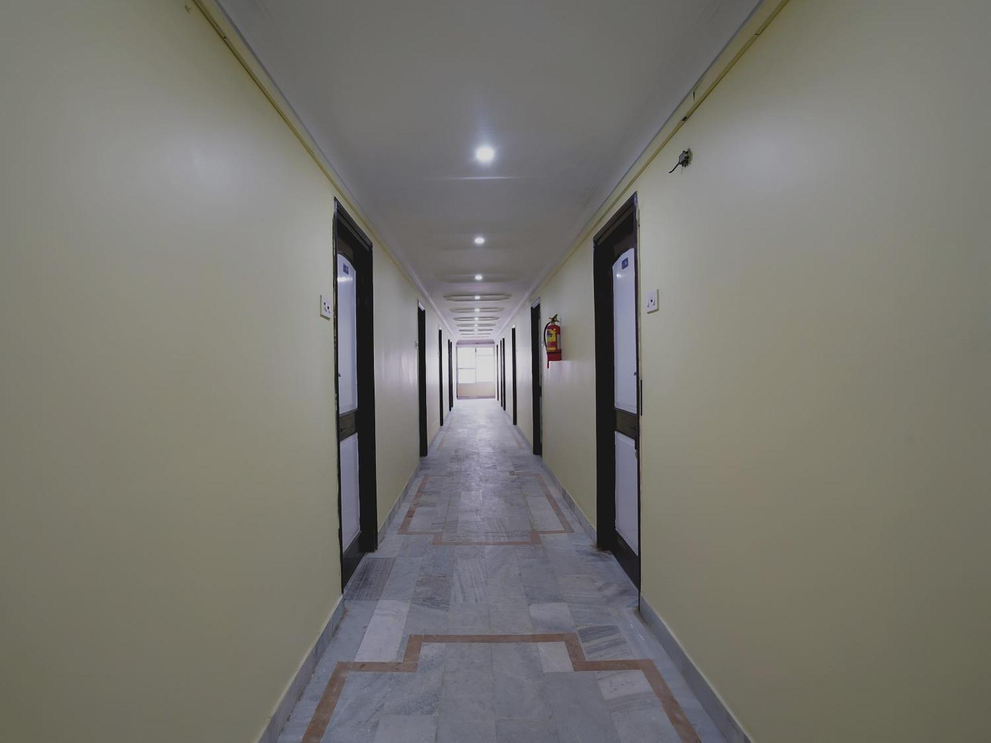 Oyo Flagship Goldhorn Mehdipatnam Near Snt Ann's College Hotel