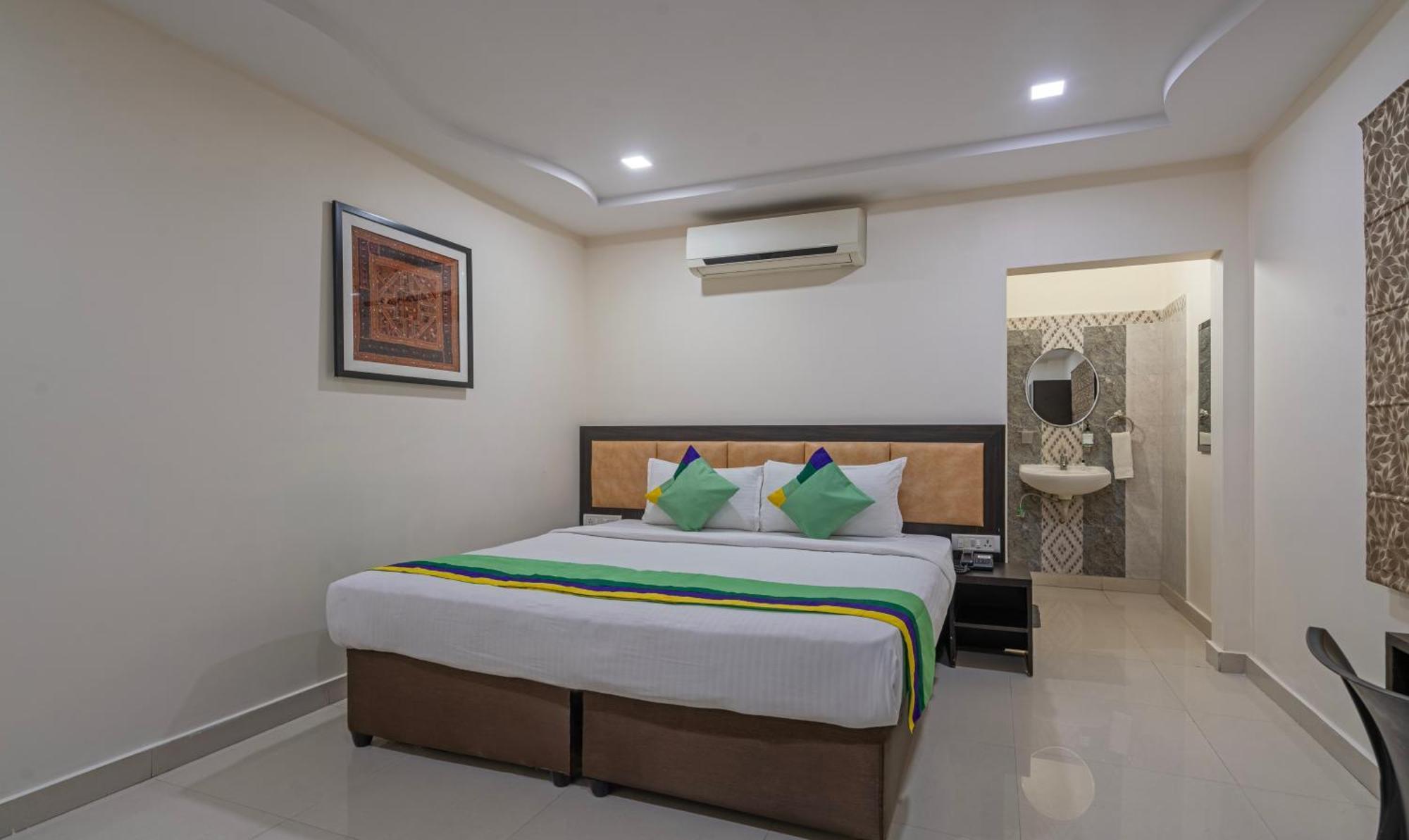 Treebo Emerald Hotel 3*