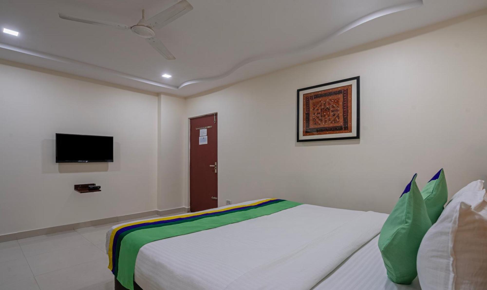 Treebo Emerald Hotel