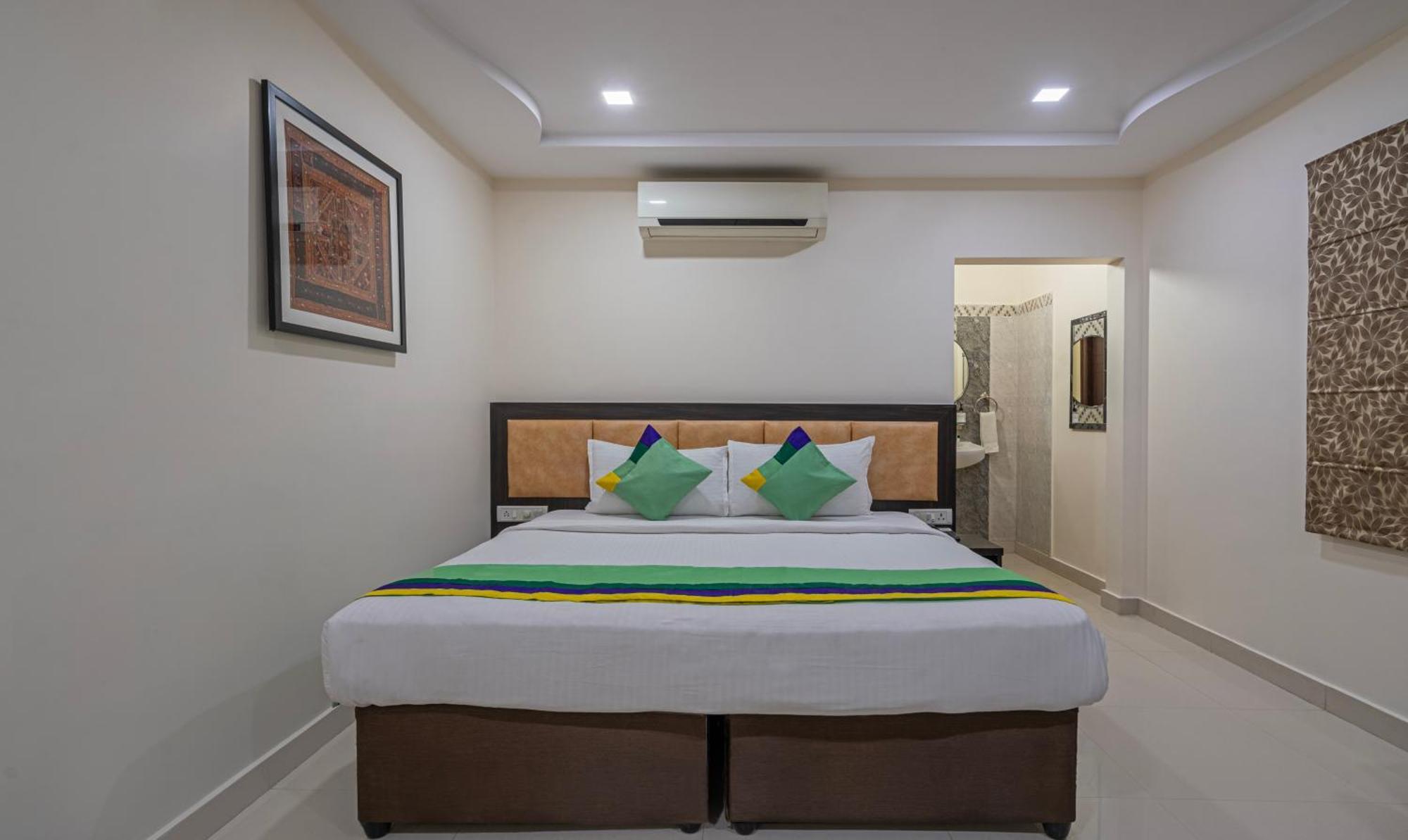 Treebo Emerald Hotel