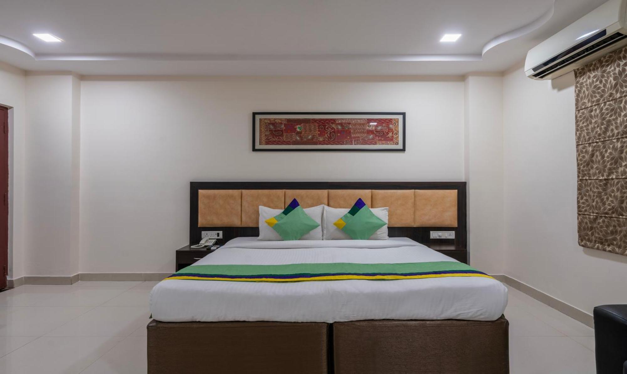 Treebo Emerald Hotel