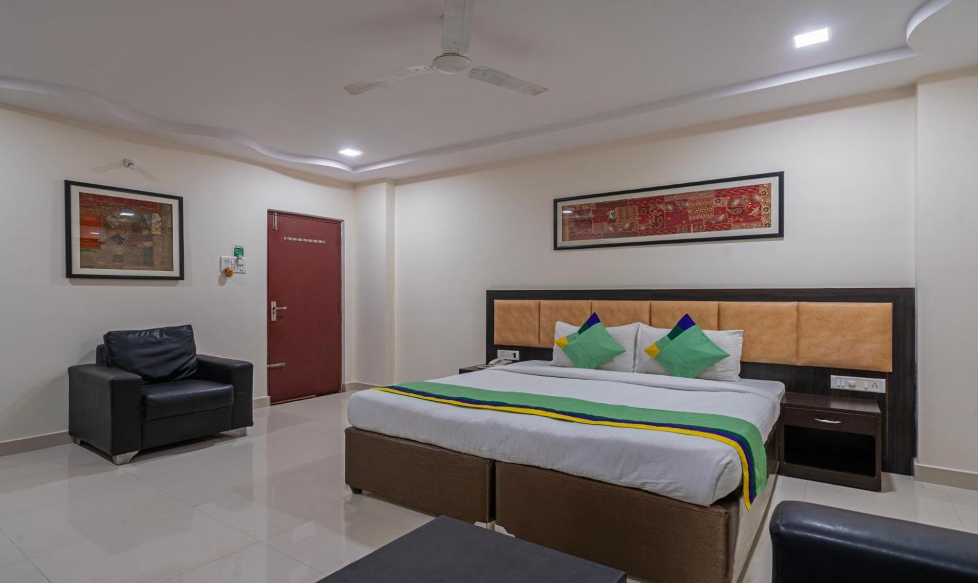 Treebo Emerald Hotel 3*