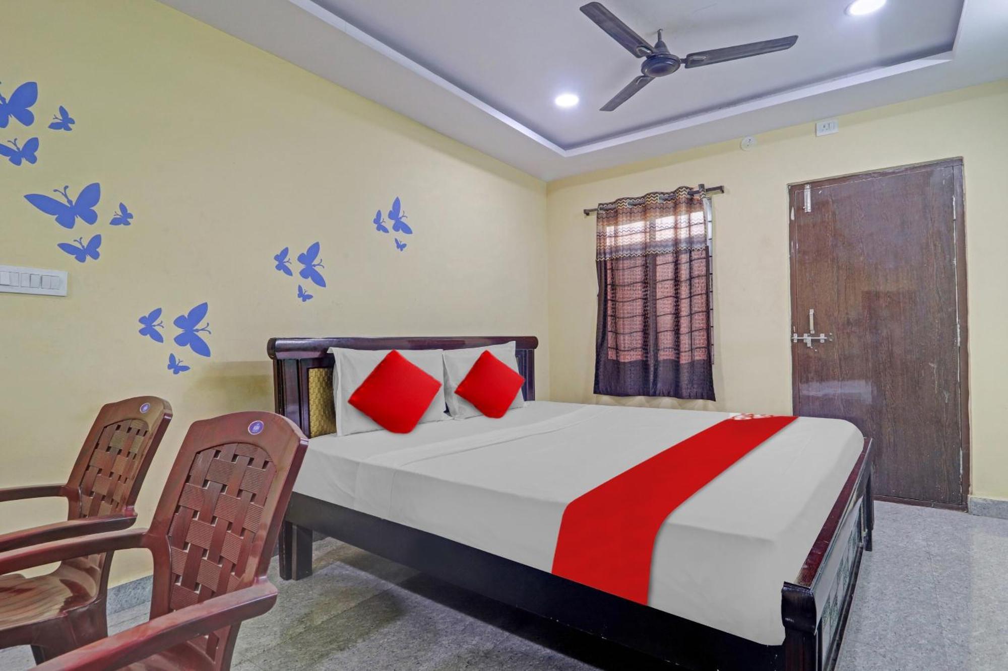 Oyo Flagship 81051 Sri Sai Manikanta 3* Hyderabad