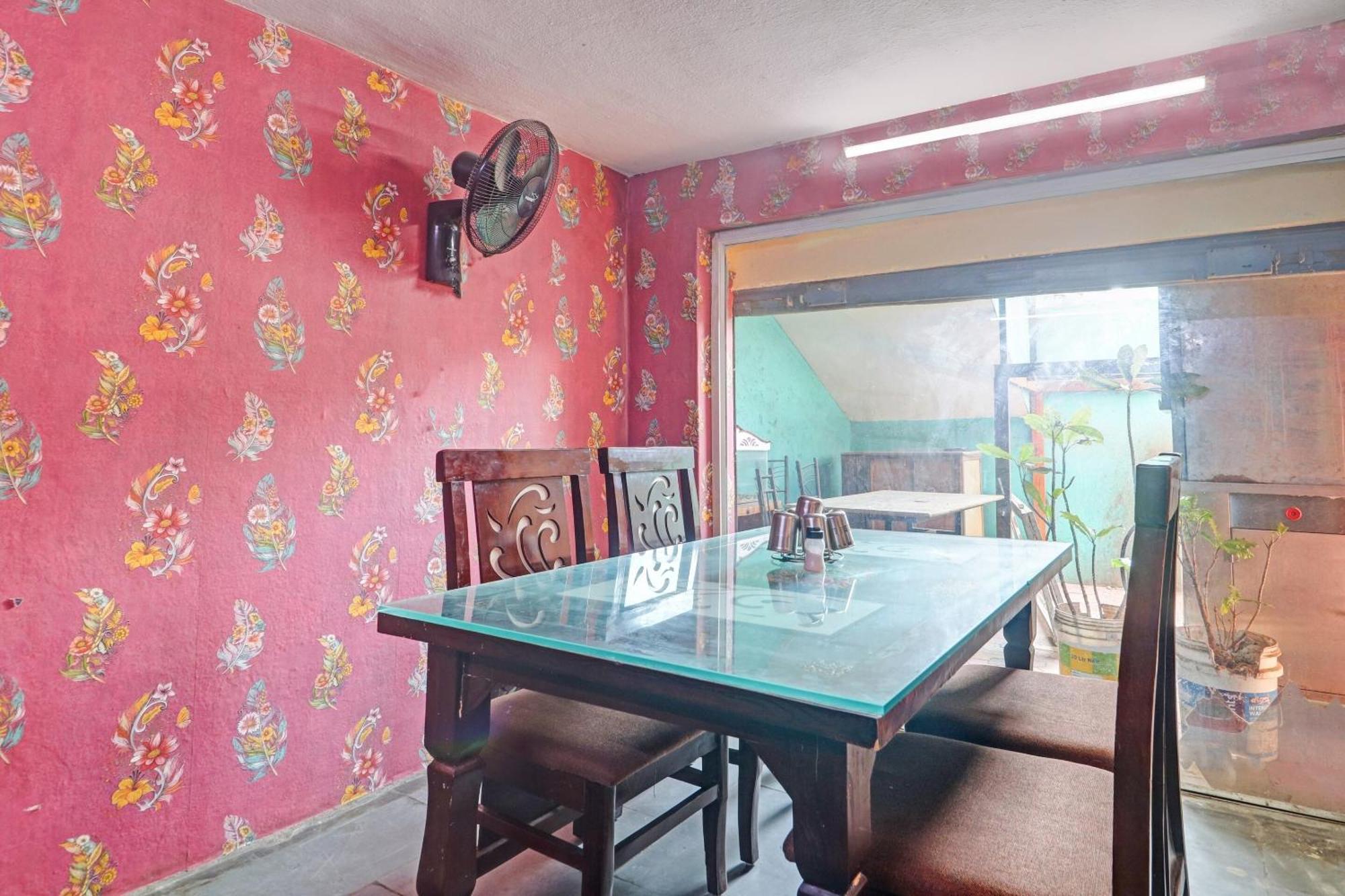 Hotel Oyo Flagship 81051 Sri Sai Manikanta Hyderabad