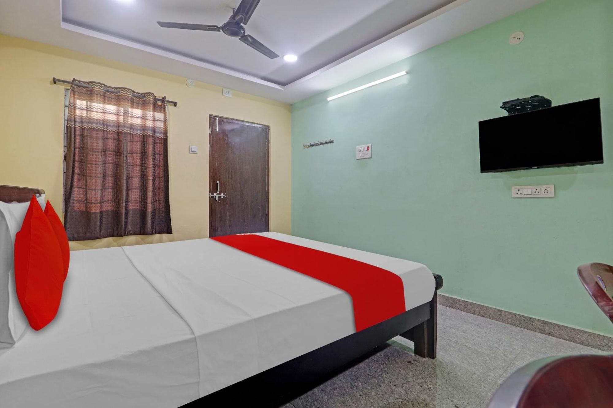 Oyo Flagship 81051 Sri Sai Manikanta Hotel Hyderabad