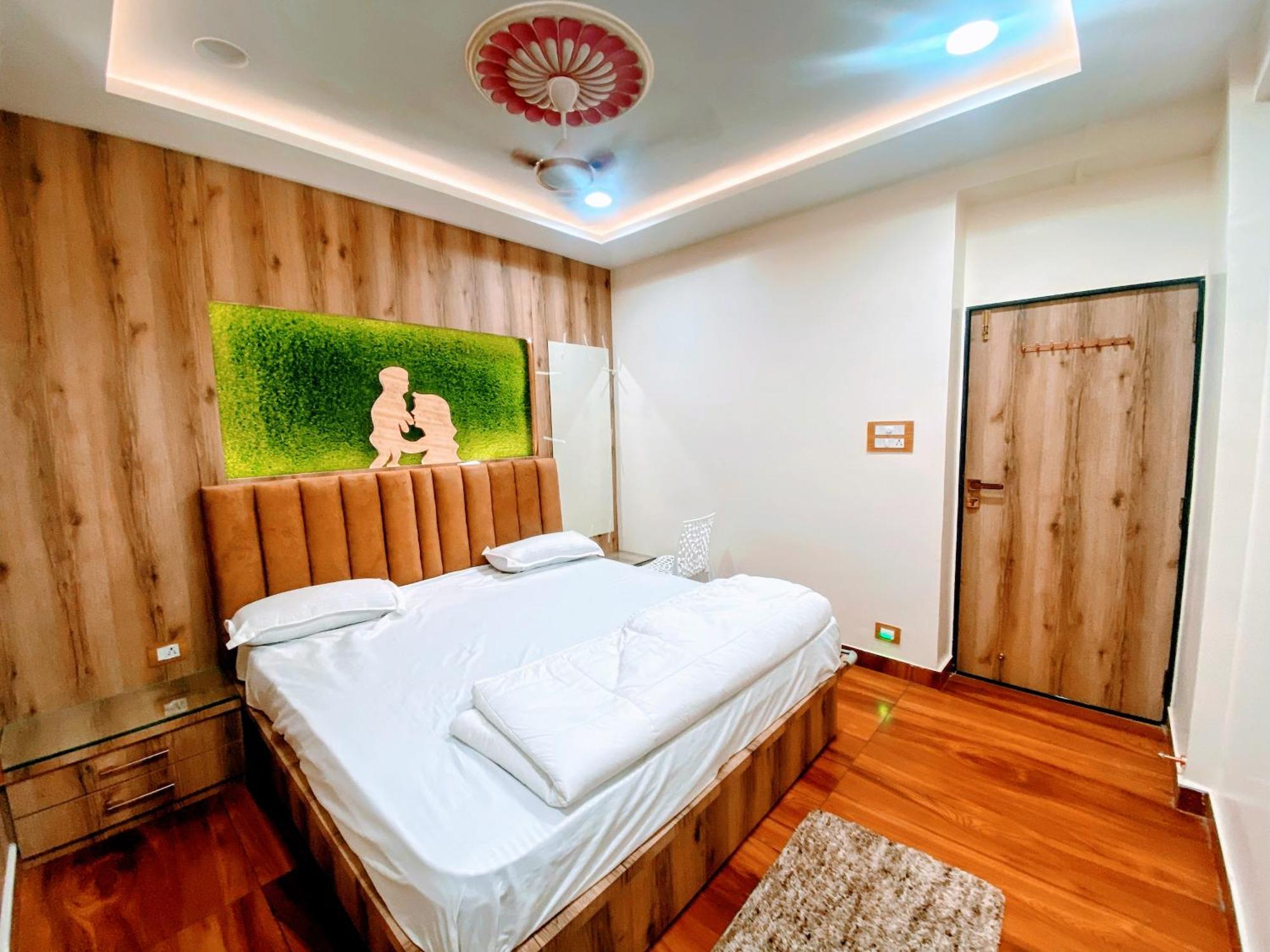 Bms - 2 Bhk Lux Ac Only For Family's Hyderabad