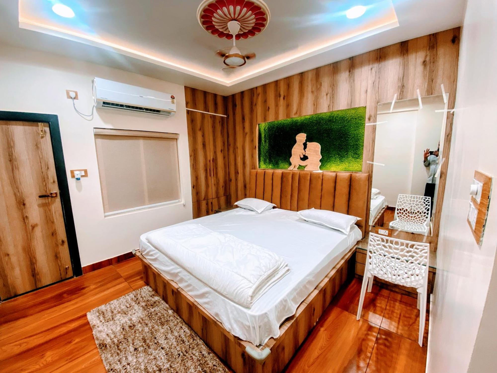 Bms - 2 Bhk Lux Ac Only For Family's Apartment