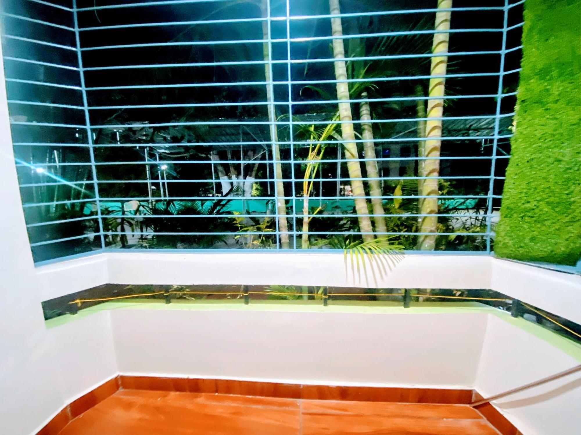 Apartment Bms - 2 Bhk Lux Ac Only For Family's Hyderabad