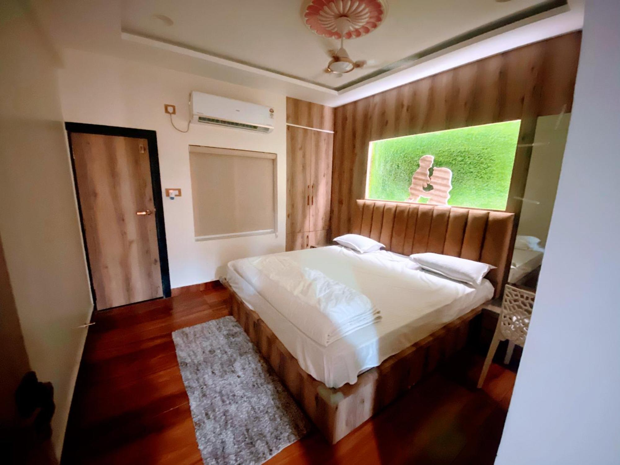 Bms - 2 Bhk Lux Ac Only For Family's * Hyderabad
