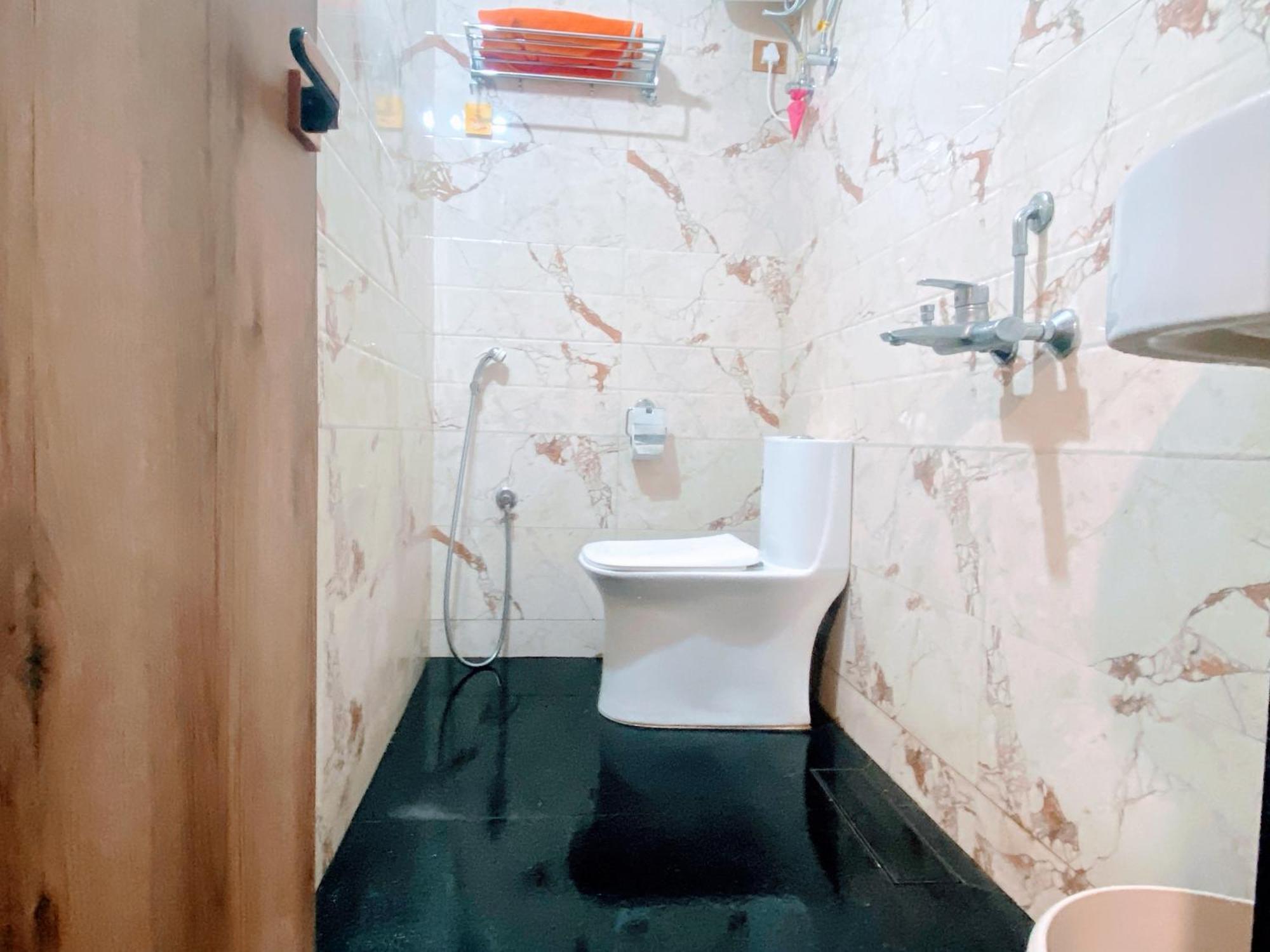 Bms - 2 Bhk Lux Ac Only For Family's * Hyderabad